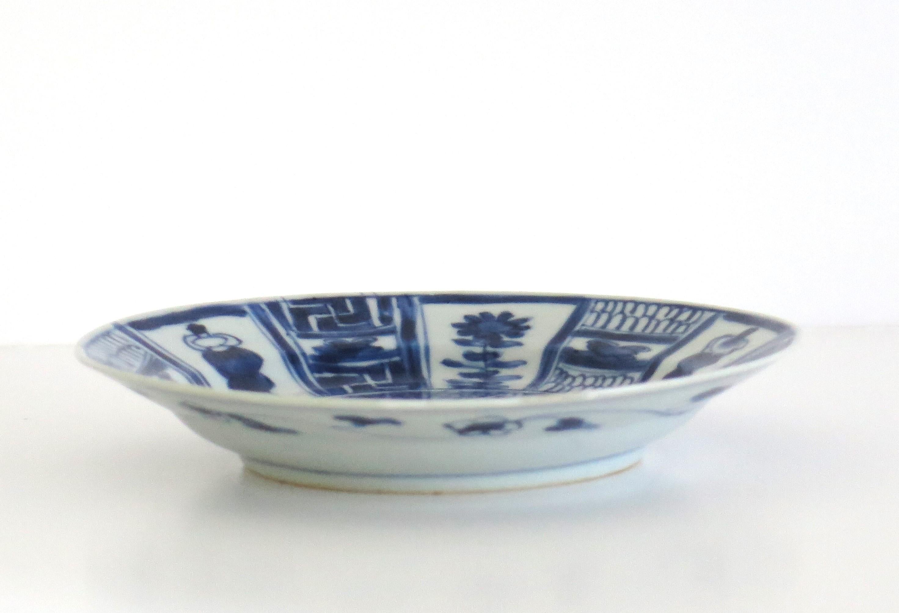 Chinese Kraak period Plate or Dish Porcelain Blue and White, Ming Wanli, Ca 1610 For Sale 4