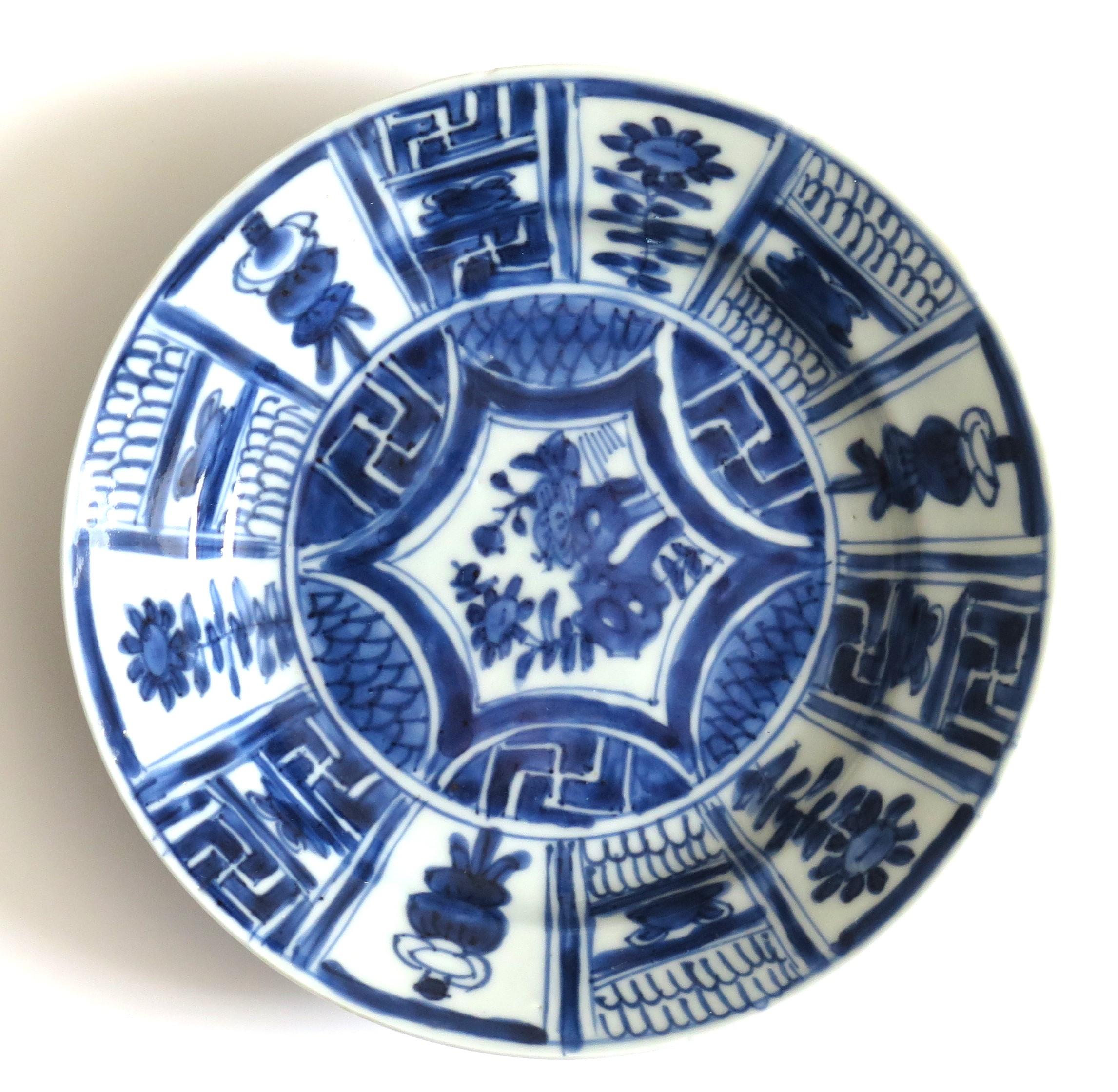 Chinesischer Porzellanteller oder Schale aus der chinesischen Kraak-Periode in Blau und Weiß, Ming Wanli, ca. 1610 (Chinesischer Export) im Angebot
