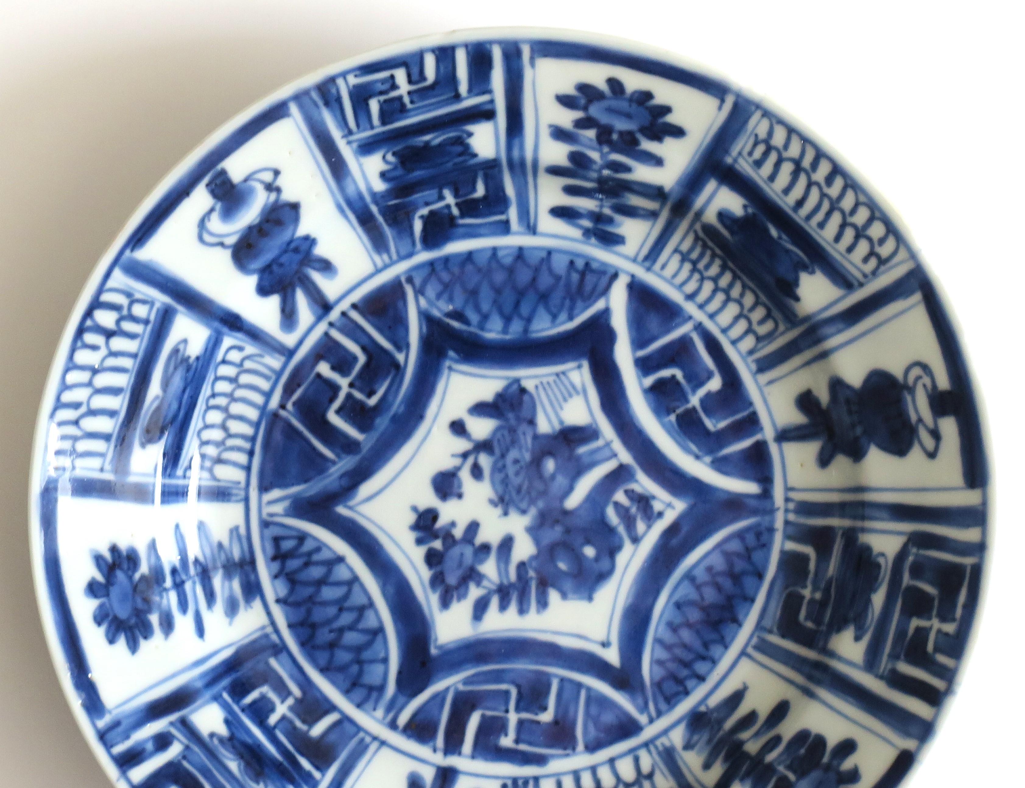 Chinesischer Porzellanteller oder Schale aus der chinesischen Kraak-Periode in Blau und Weiß, Ming Wanli, ca. 1610 (17. Jahrhundert) im Angebot