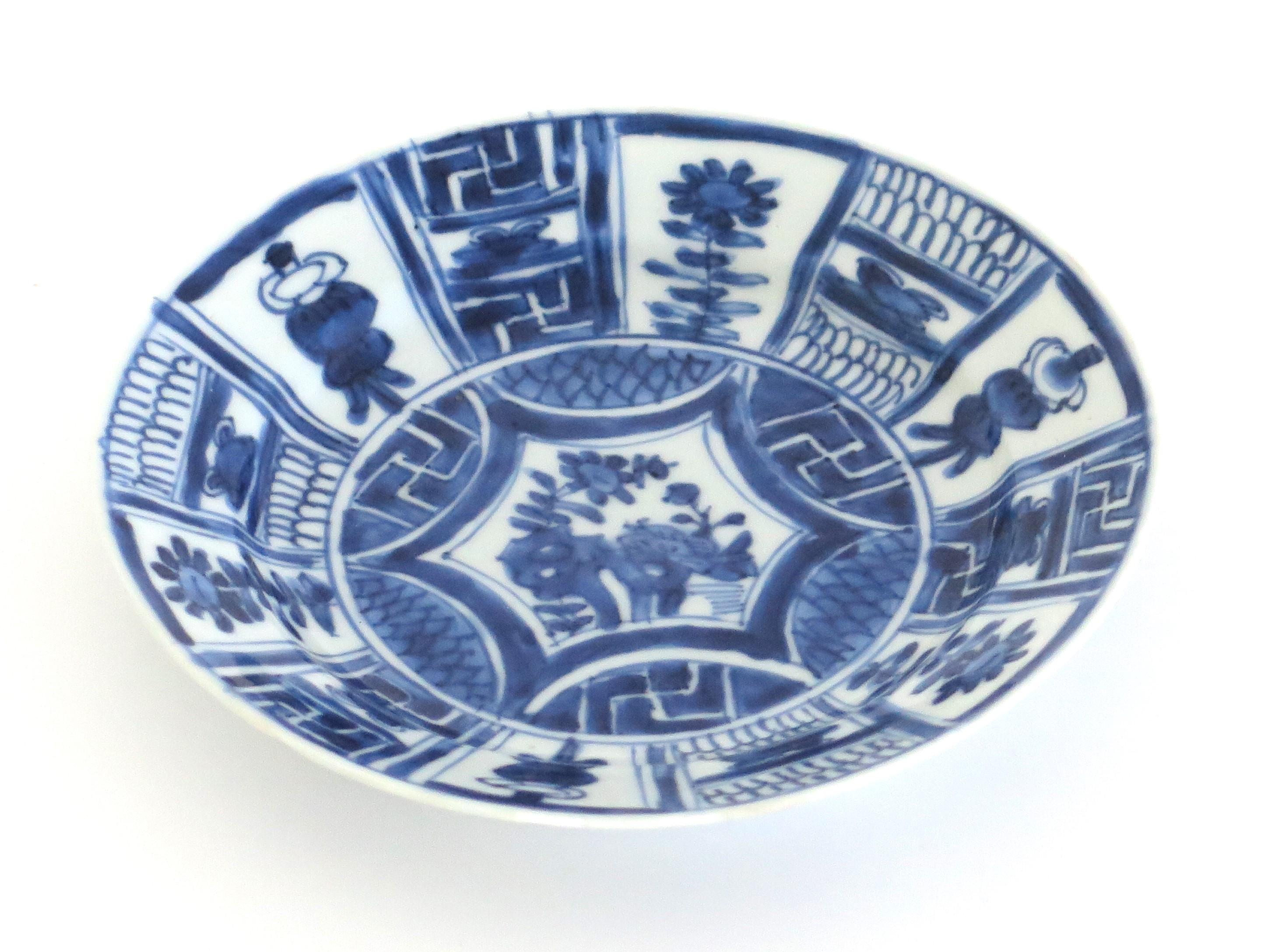 Chinese Kraak period Plate or Dish Porcelain Blue and White, Ming Wanli, Ca 1610 For Sale 3