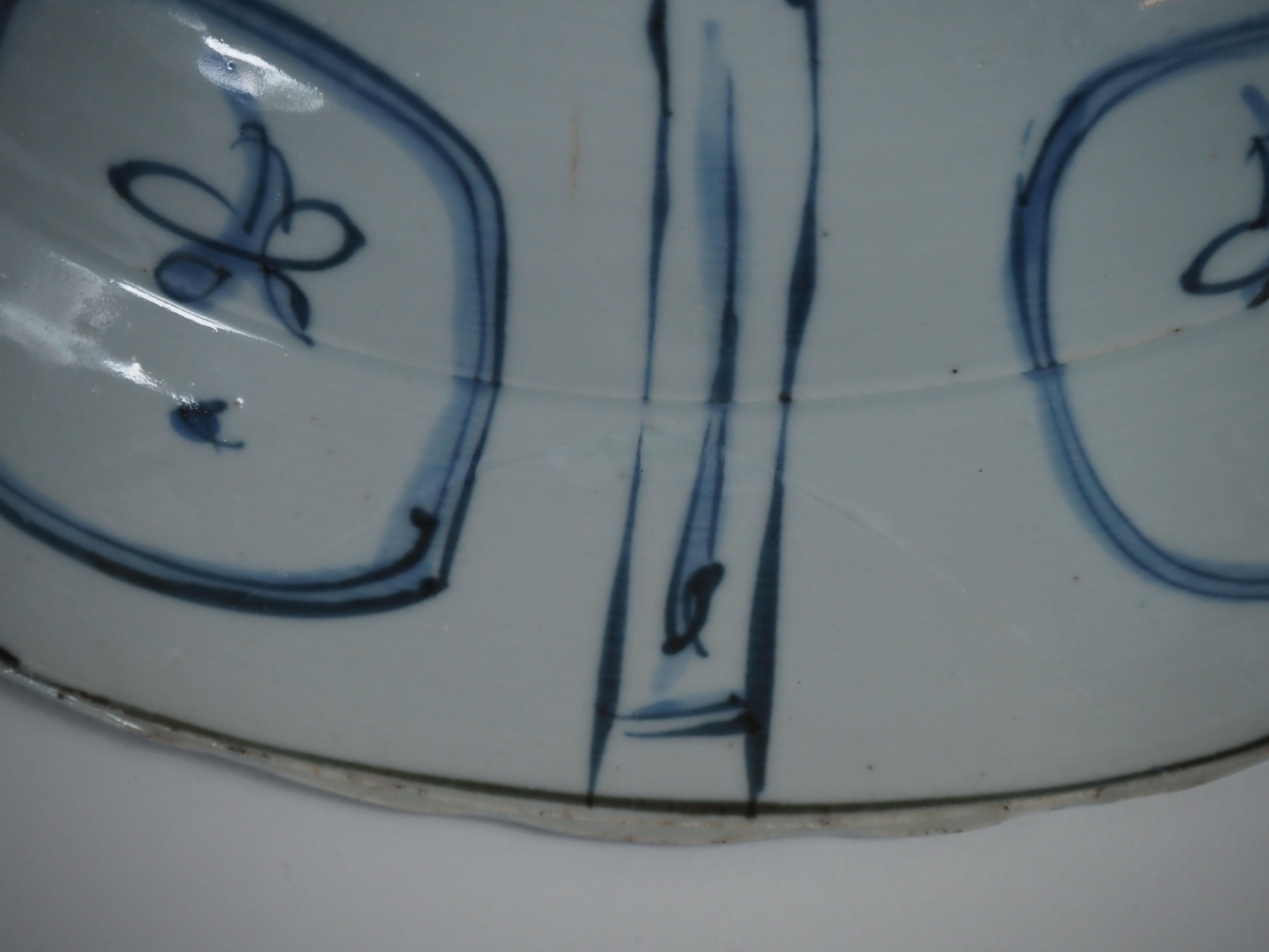 Plat chinois en porcelaine Kraak - Dynastie Ming, Période Wanli, Diamètre : 36.5 cm. en vente 5