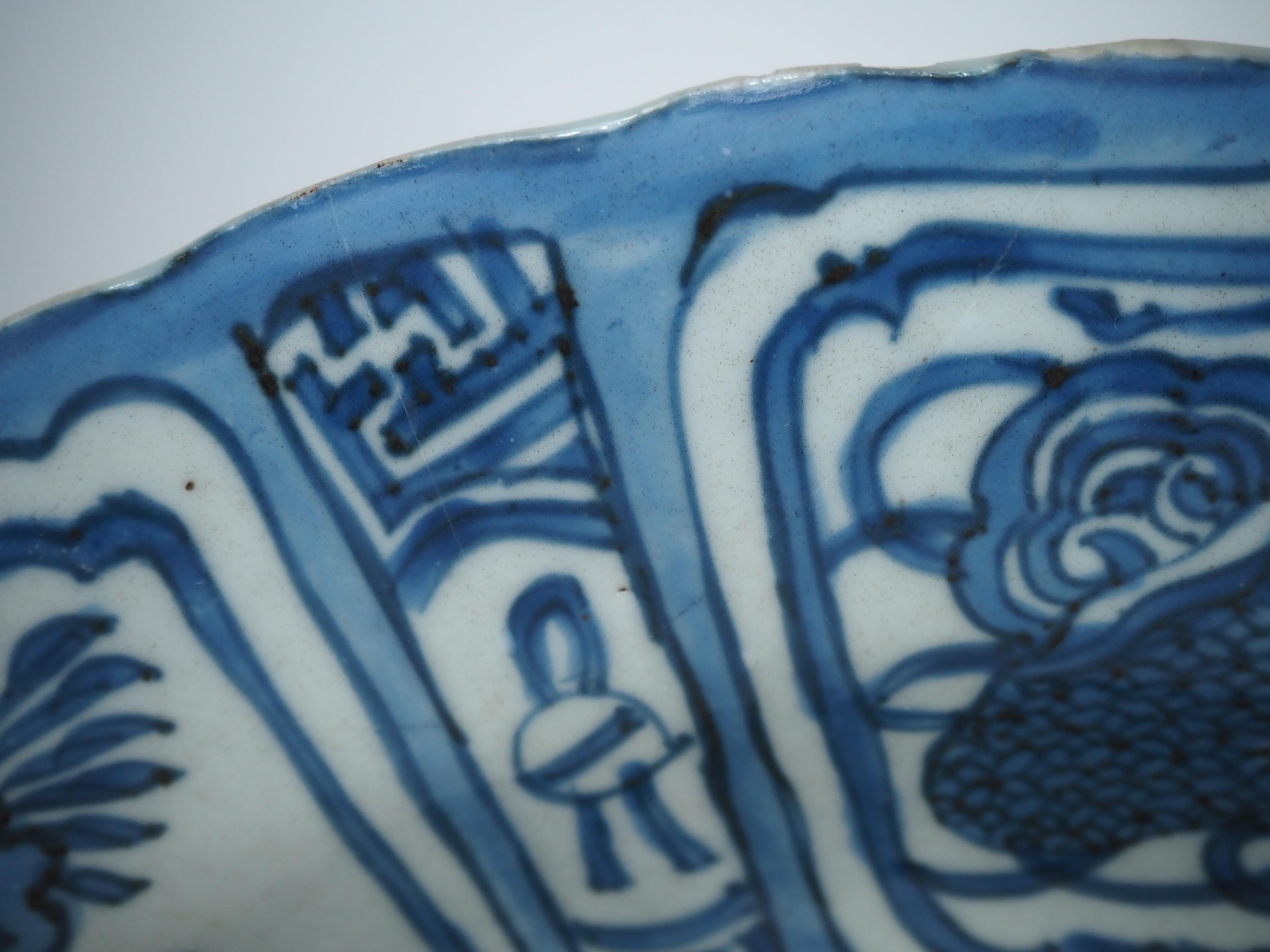 Plat chinois en porcelaine Kraak - Dynastie Ming, Période Wanli, Diamètre : 36.5 cm. en vente 1