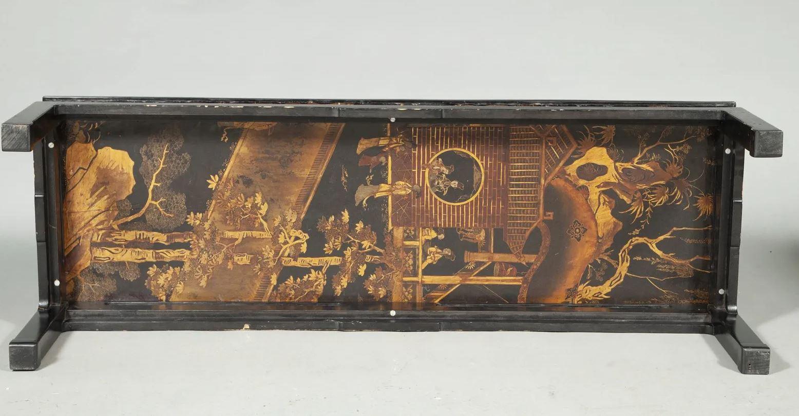 20th Century Chinese Lacquer and Parcel Gilt Decorated Coffee Table For Sale
