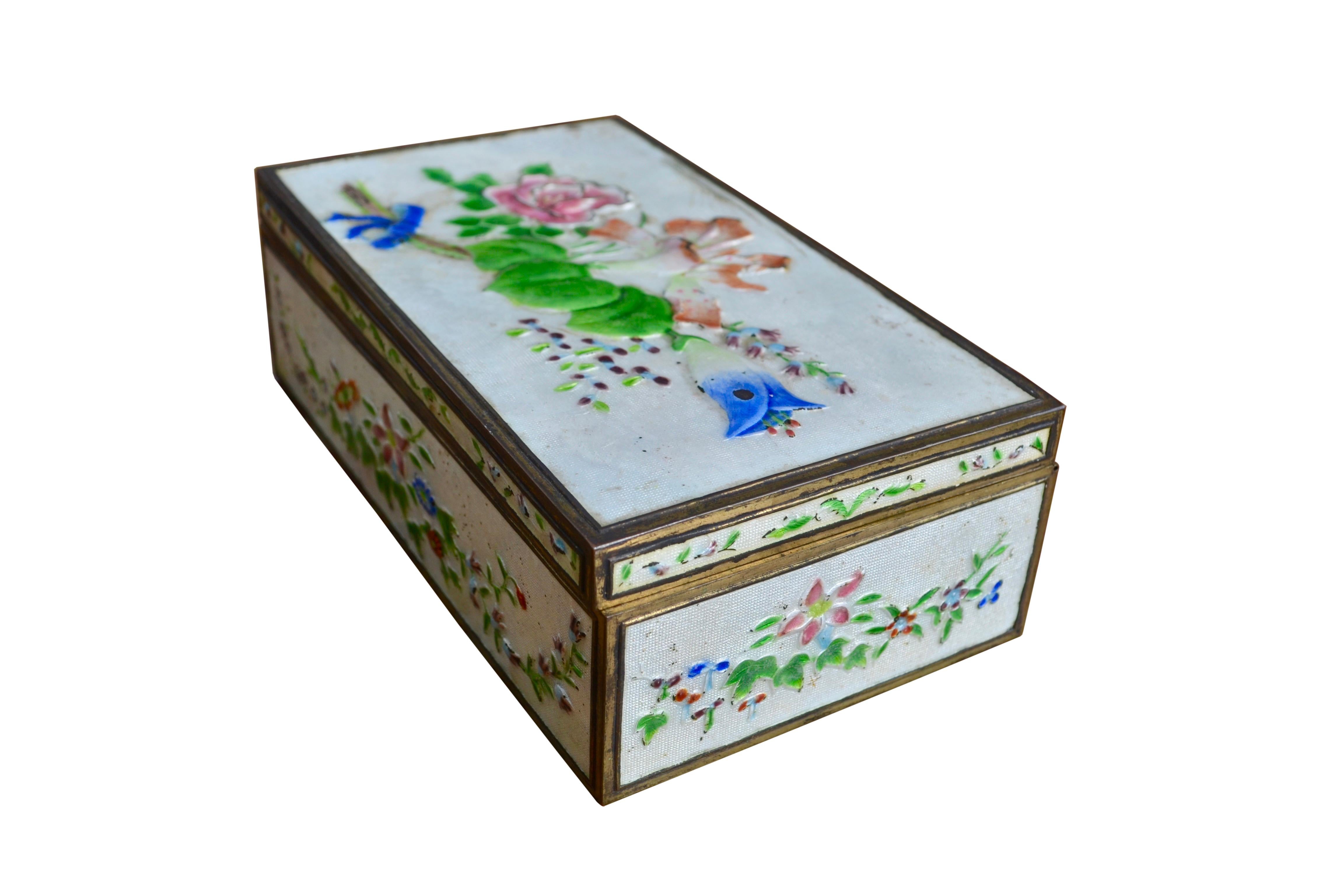 Chinese Export Chinese Lacquer Box For Sale
