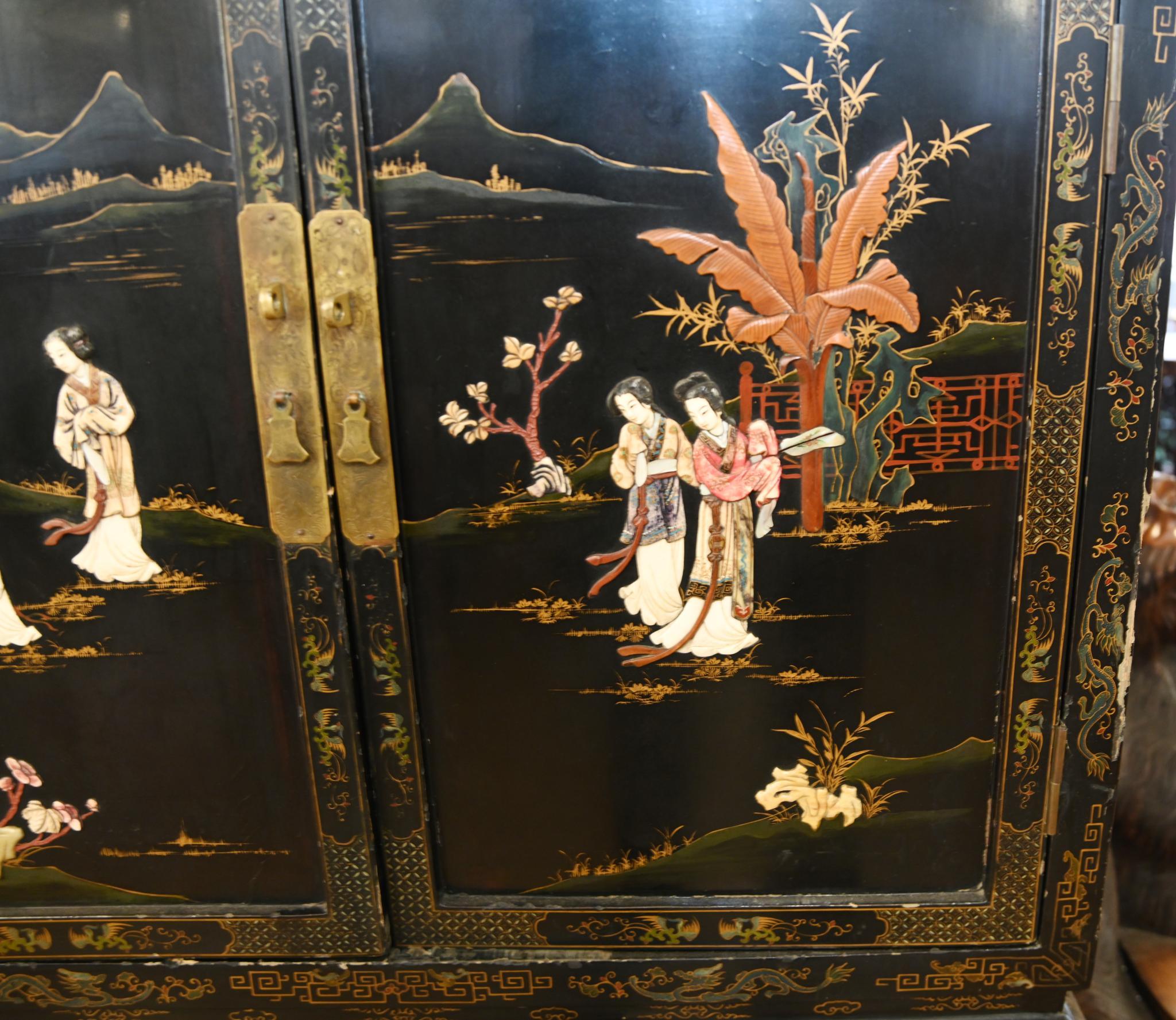 Inizio XX secolo Mobile da cocktail in lacca cinese Chinoiserie 1910 in vendita