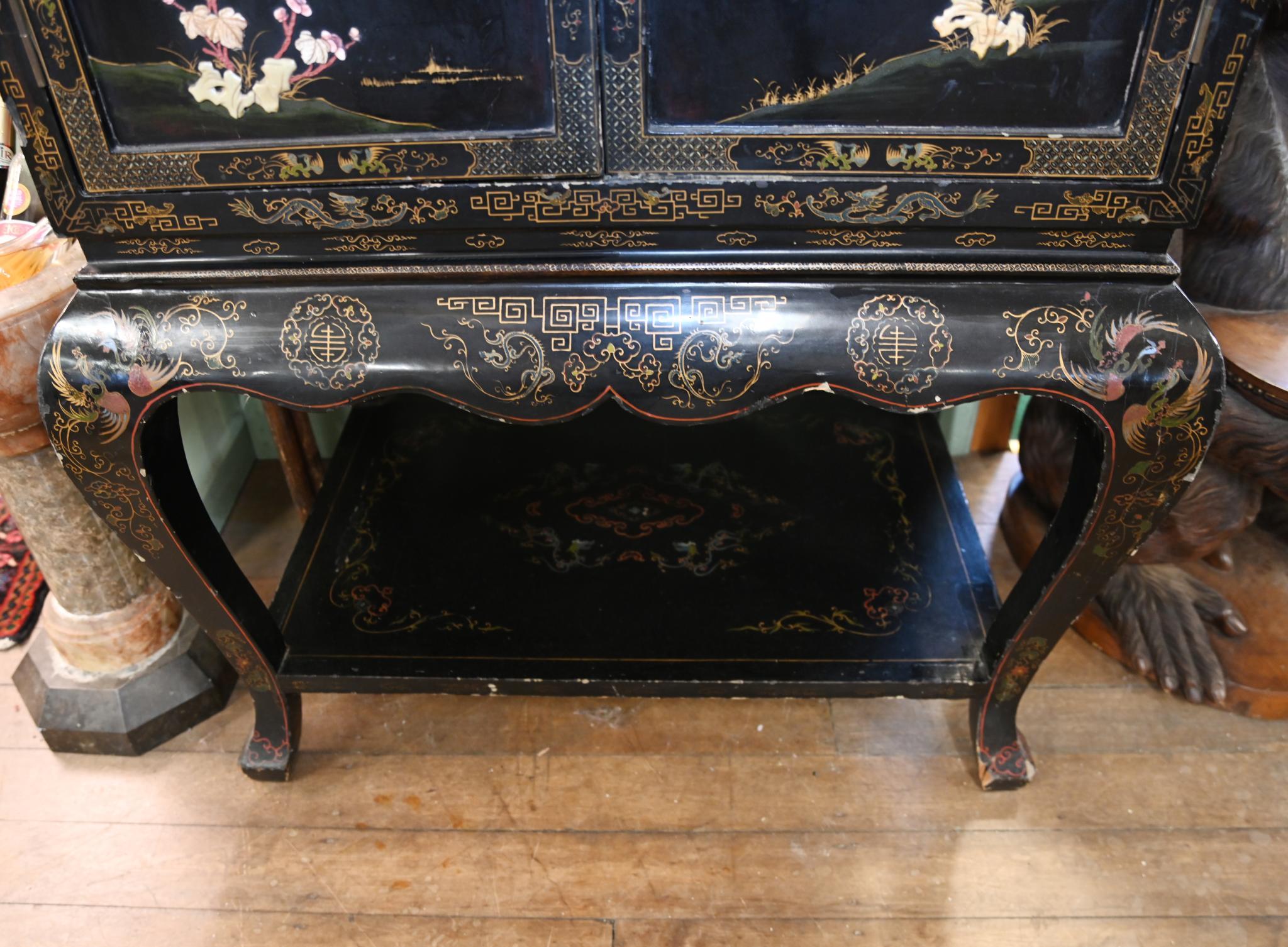 Legno Mobile da cocktail in lacca cinese Chinoiserie 1910 in vendita