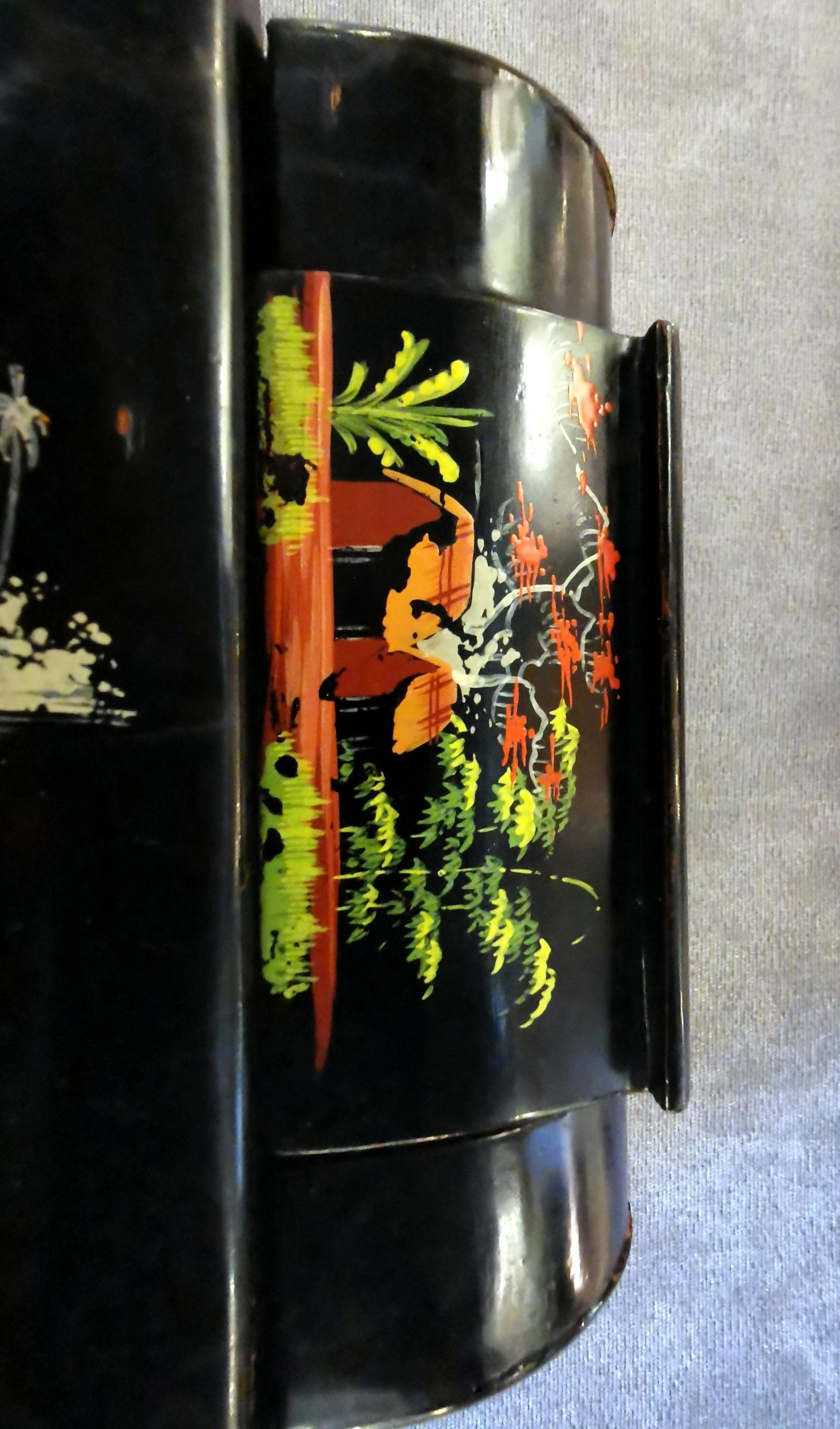 Chinese Lacquer Hand-Painted Toiletry Box with Mirror For Sale 4