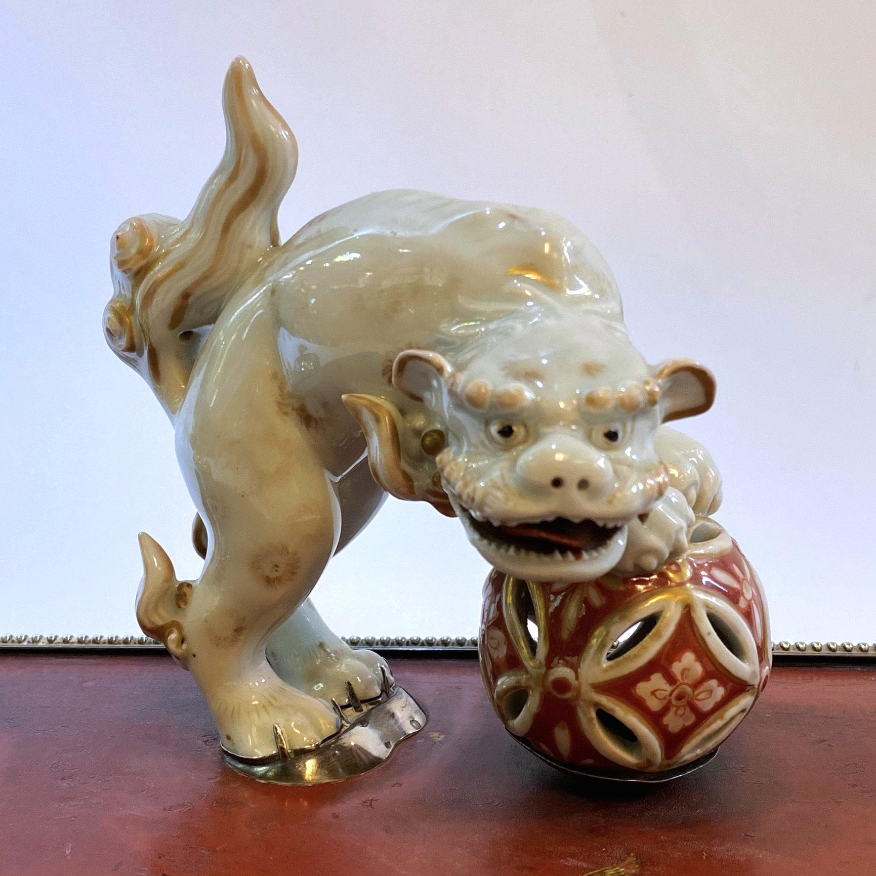 Chinese Lacquer Porcelain and Silver Inkwell In Good Condition For Sale In New York, US