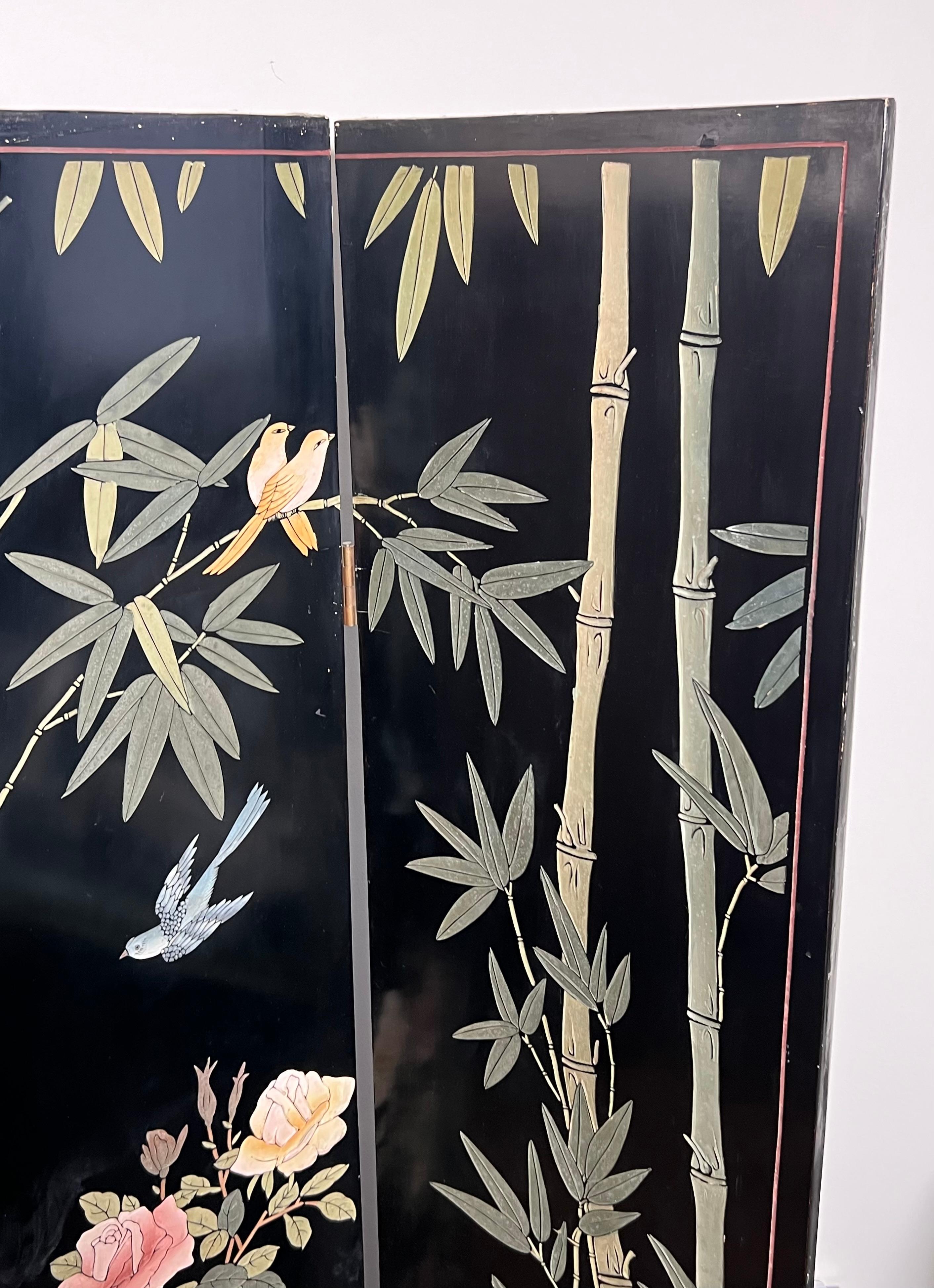 Paravent chinois en laque avec décorations d'oiseaux et de bambou Travail chinois. en vente 3