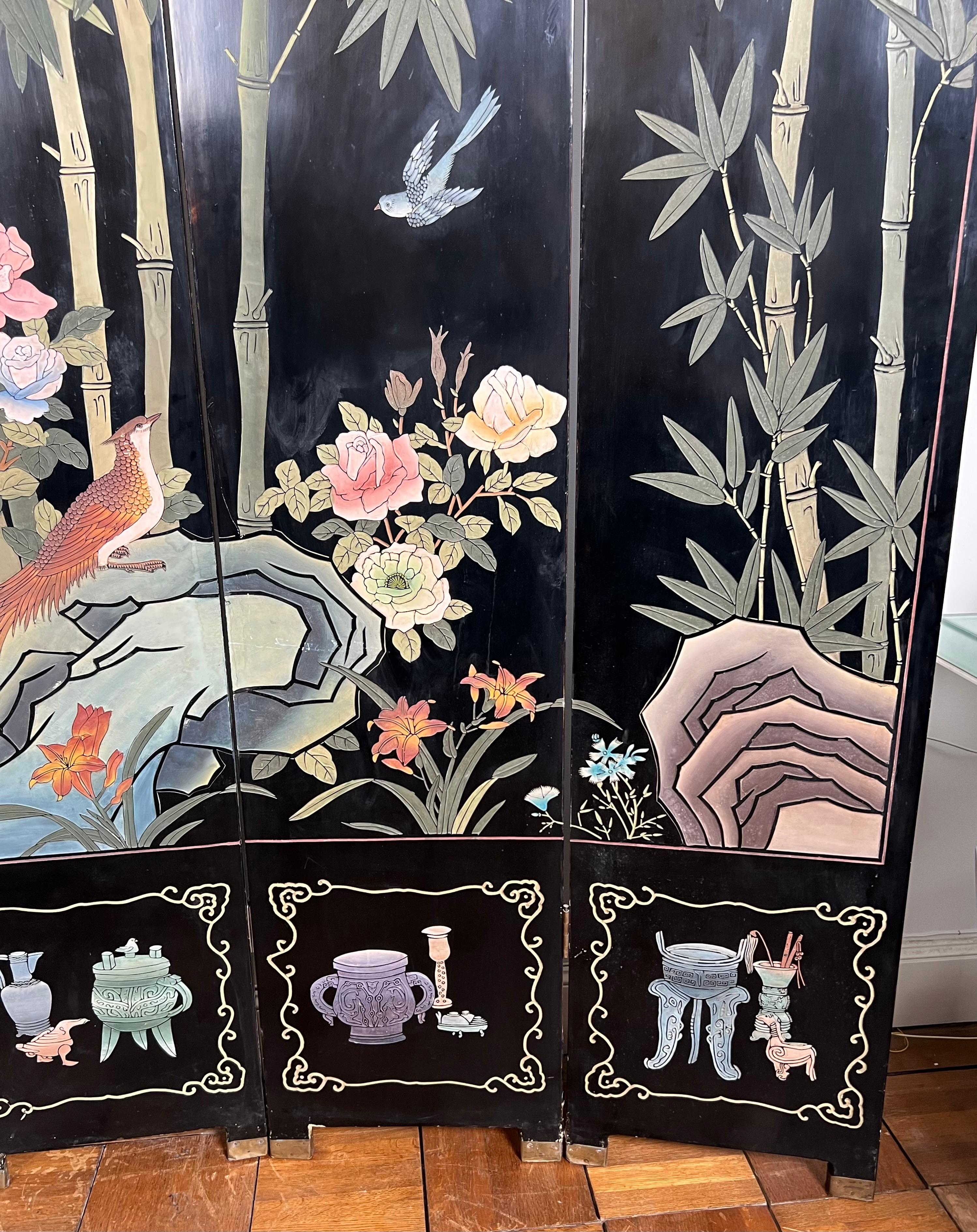 Paravent chinois en laque avec décorations d'oiseaux et de bambou Travail chinois. en vente 4