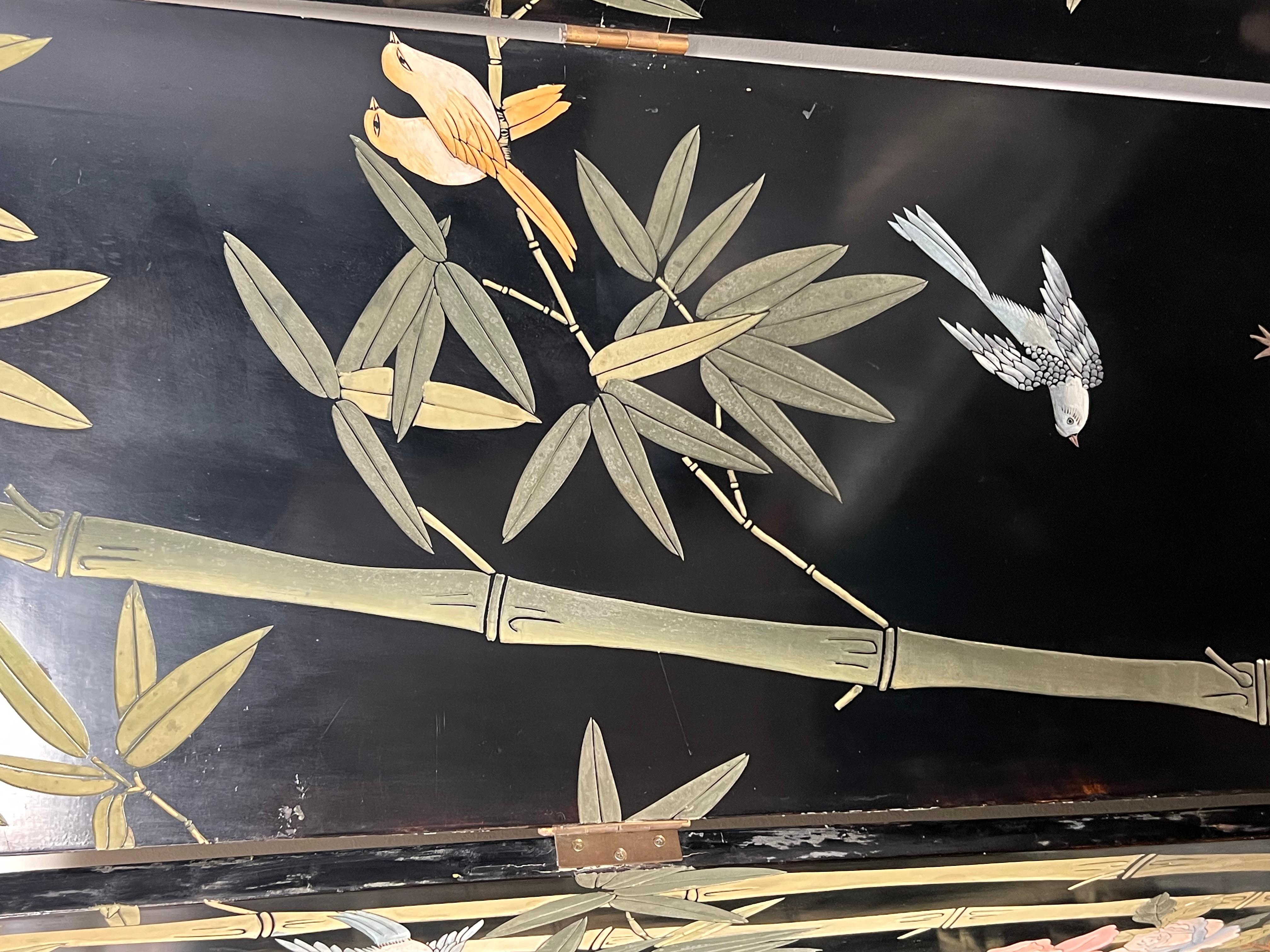 Paravent chinois en laque avec décorations d'oiseaux et de bambou Travail chinois. en vente 9