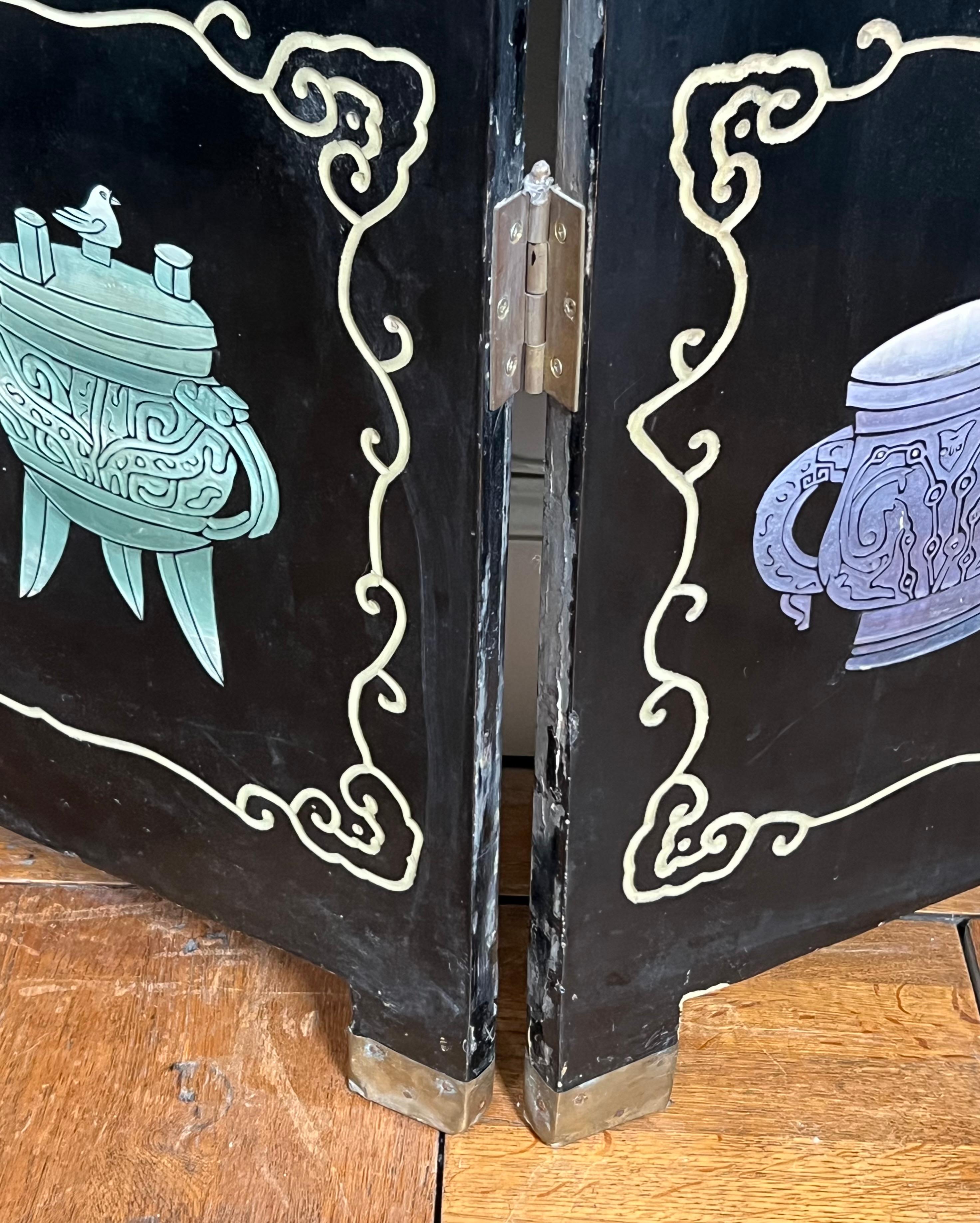 Paravent chinois en laque avec décorations d'oiseaux et de bambou Travail chinois. en vente 11