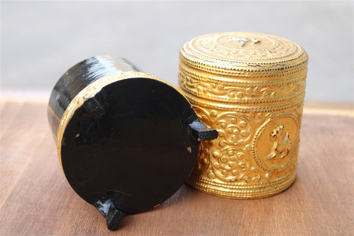 Chinese lacquer Tobacco box with 24 carat pure gold decorations 1940s In Good Condition For Sale In Palermo, Sicily