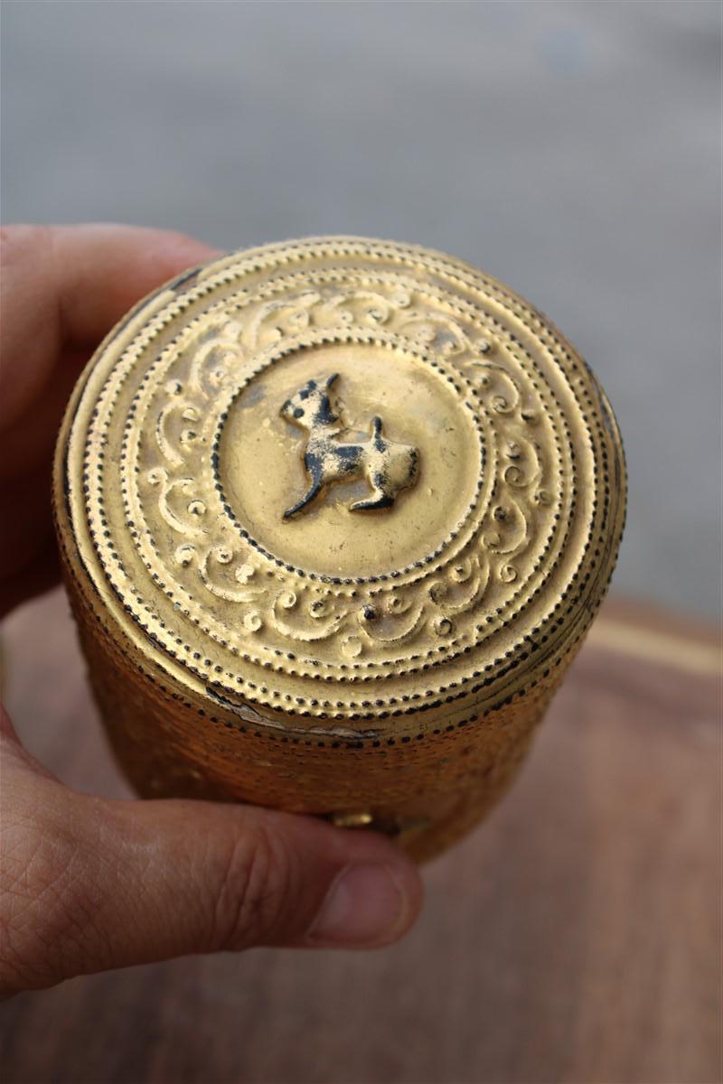 Plaqué or Boîte à tabac en laque chinoise avec décorations en or pur 24 carats 1940s en vente