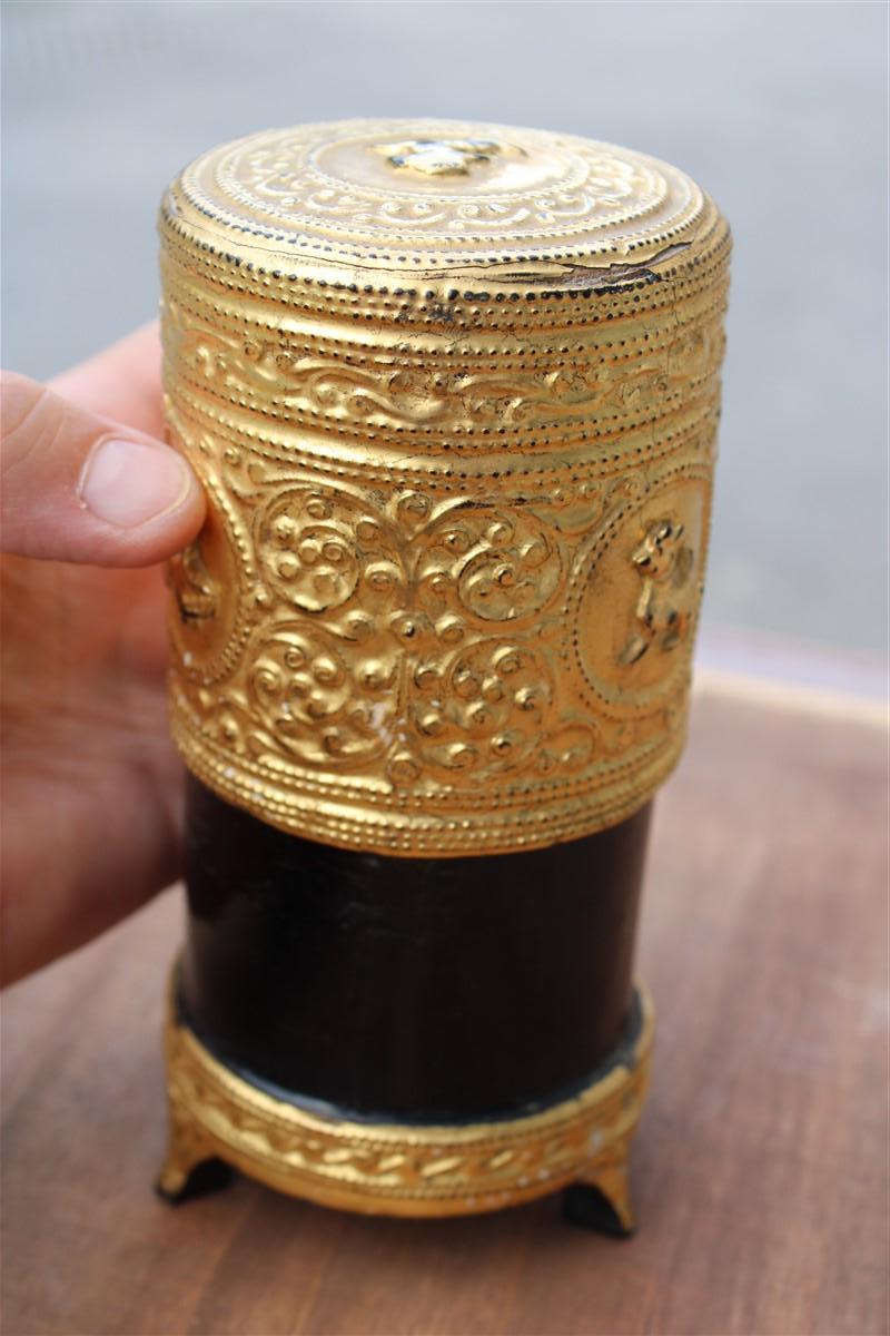 Boîte à tabac en laque chinoise avec décorations en or pur 24 carats 1940s en vente 1