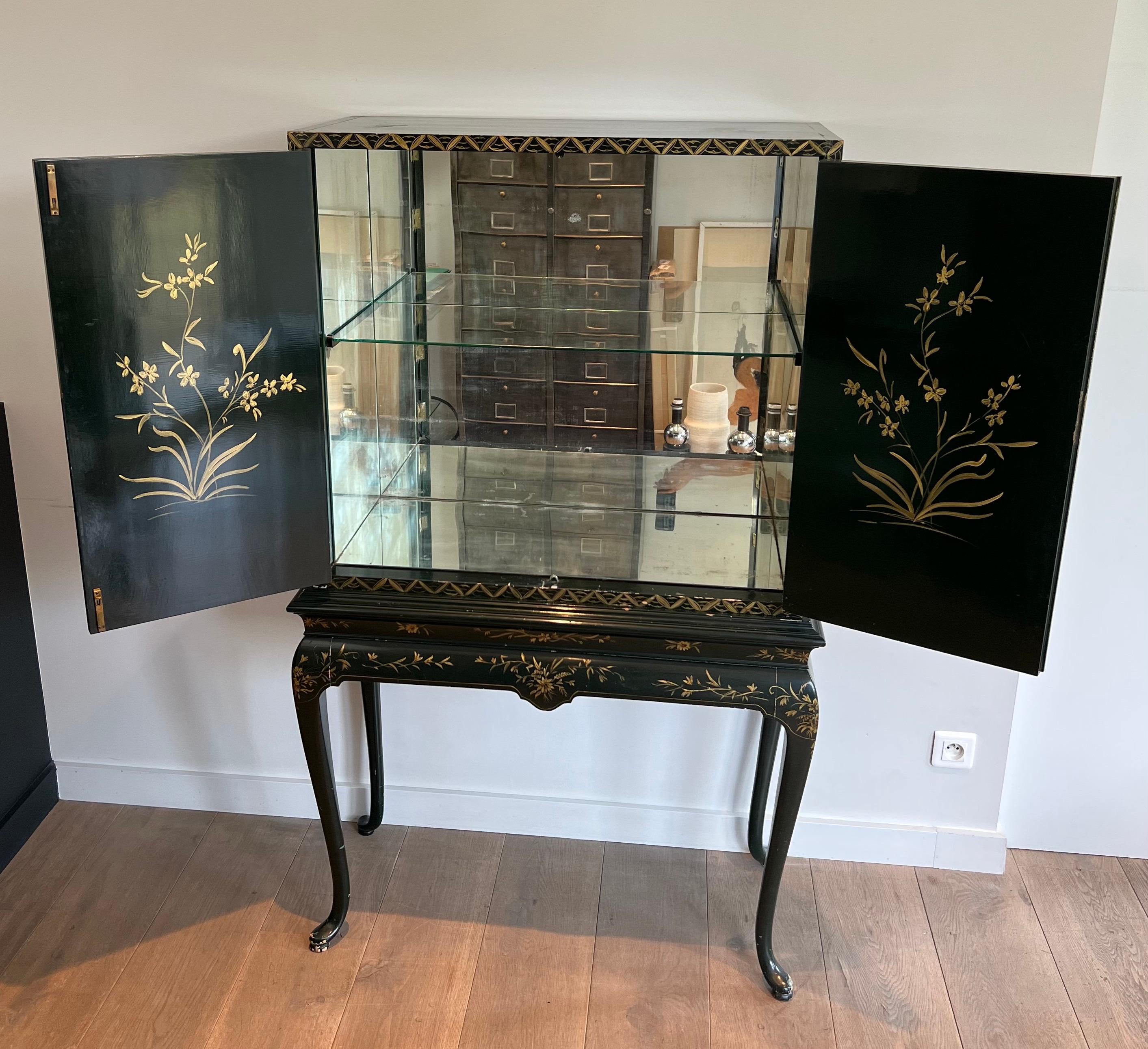 Chinese Chippendale Chinese Lacquered and Gilt Cabinet For Sale