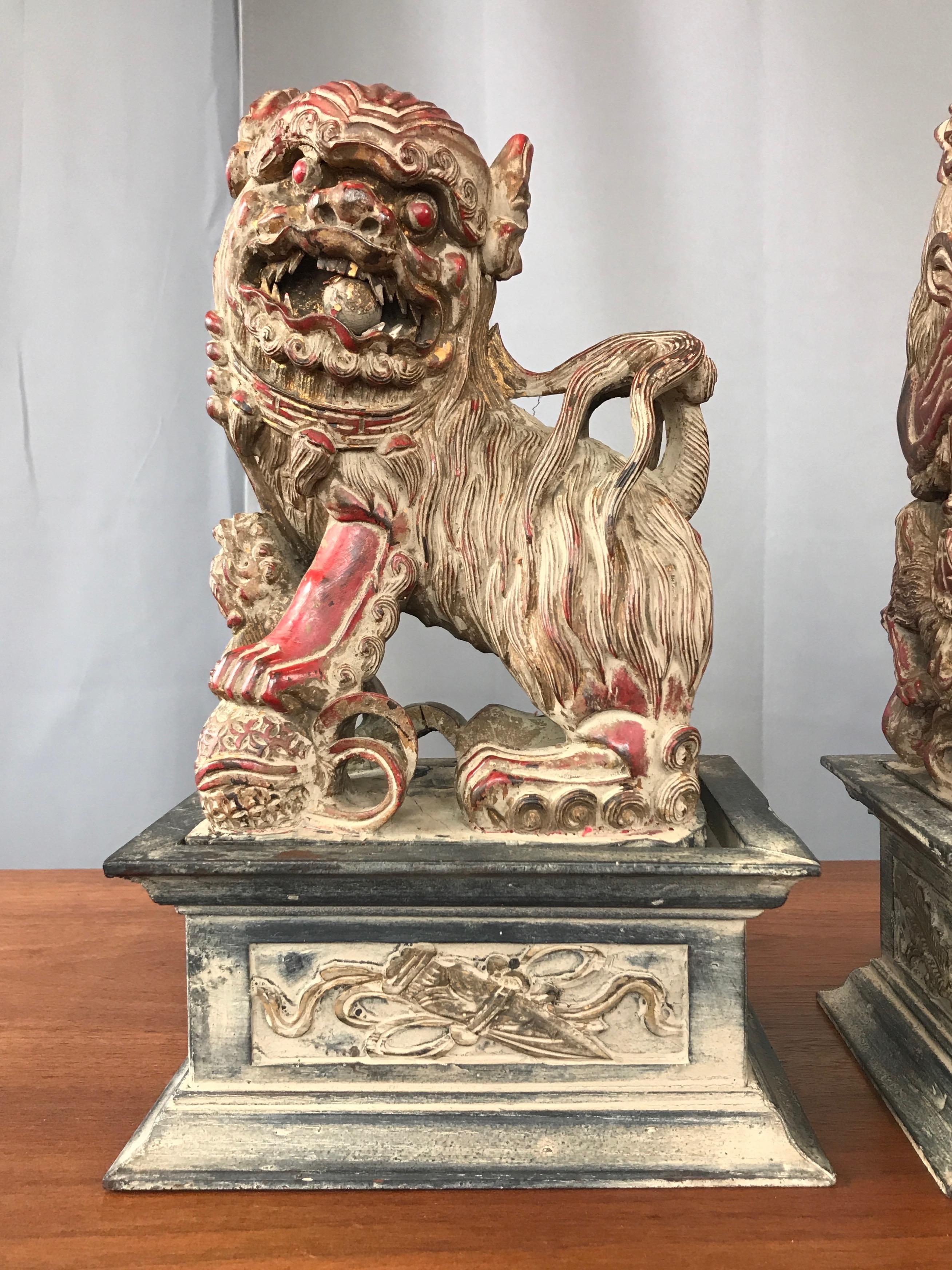 Chinoiserie Chinese Lacquered and Giltwood Guardian Lions on Pedestals, a Pair