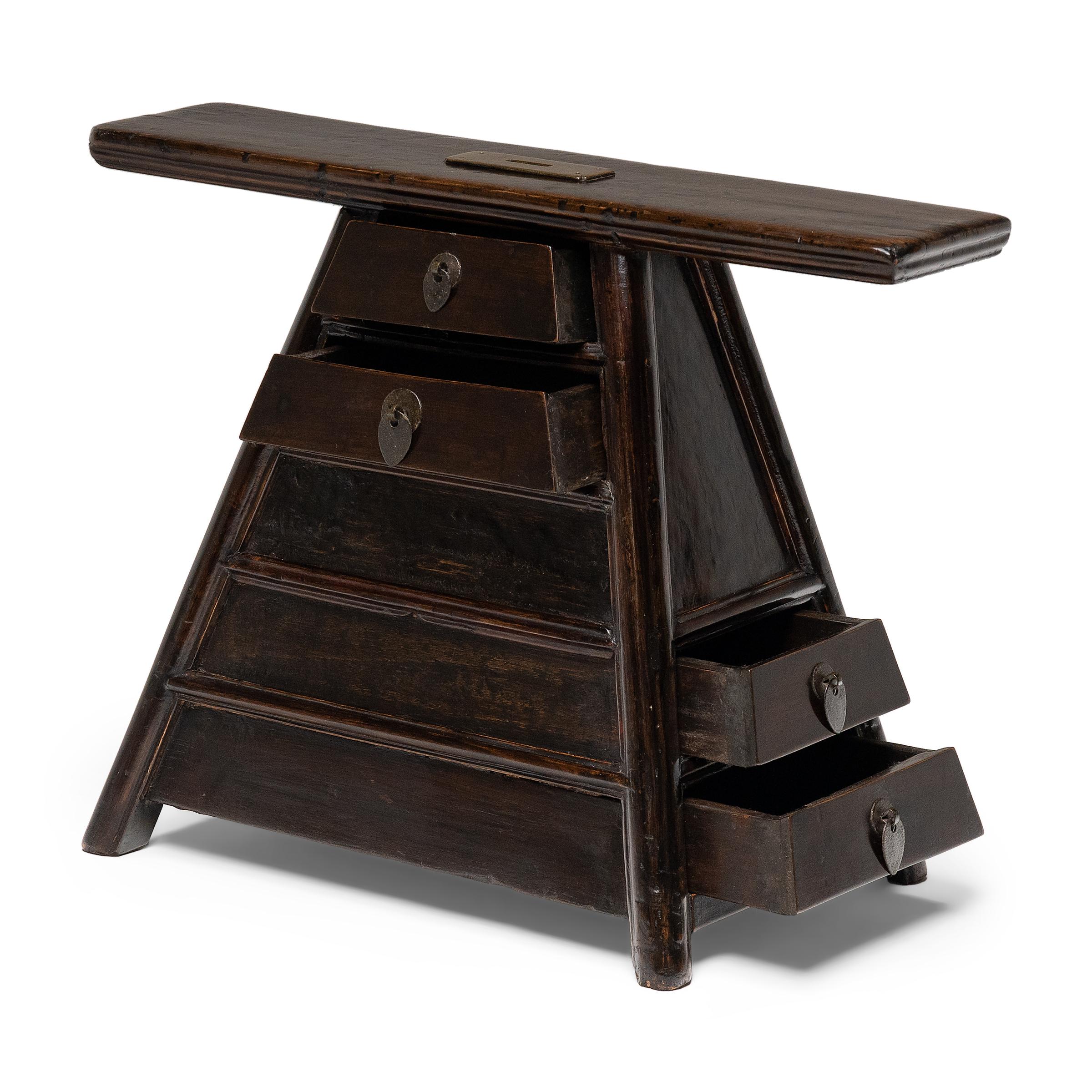 Qing Chinese Lacquered Barber's Stool, c. 1850 en vente