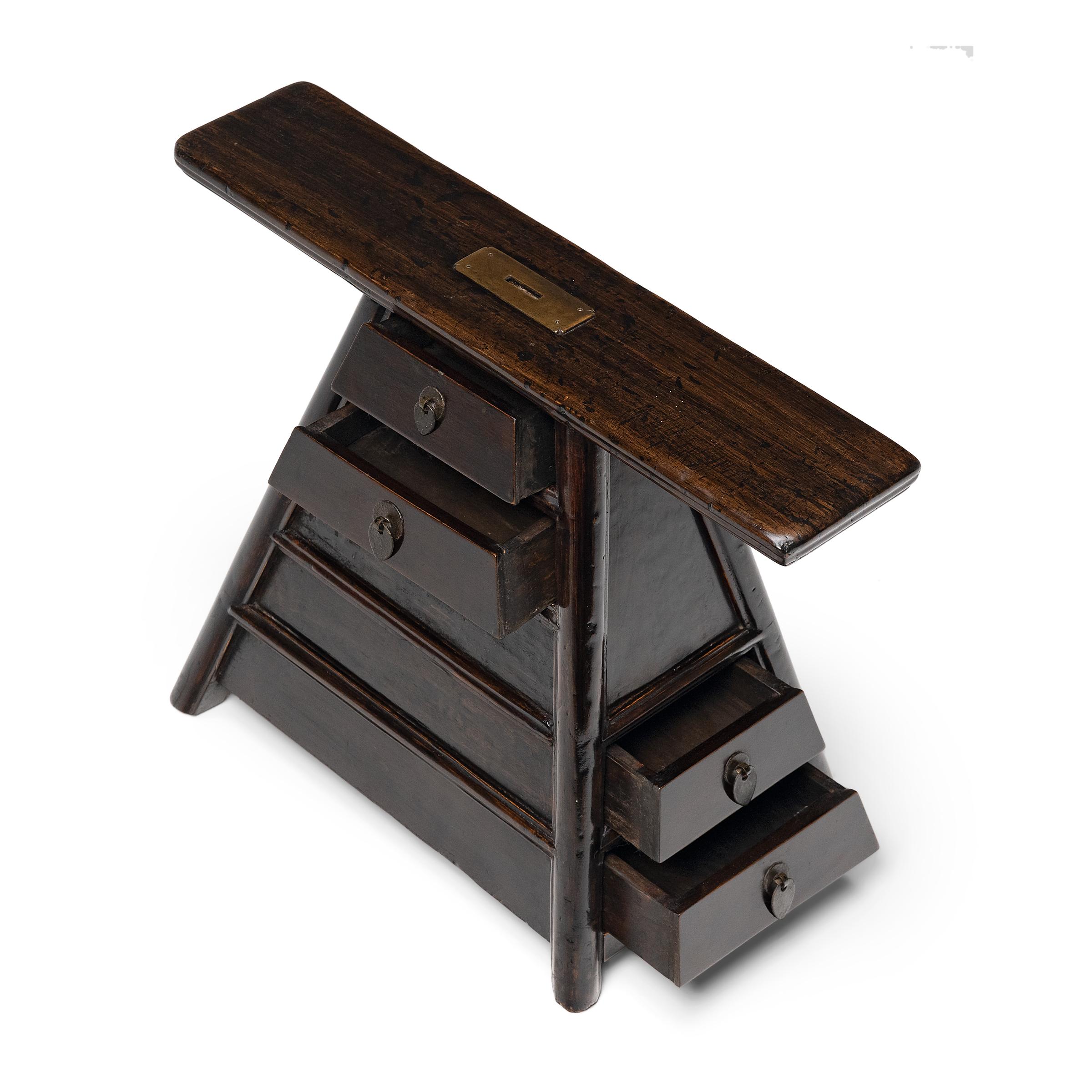 Chinois Chinese Lacquered Barber's Stool, c. 1850 en vente