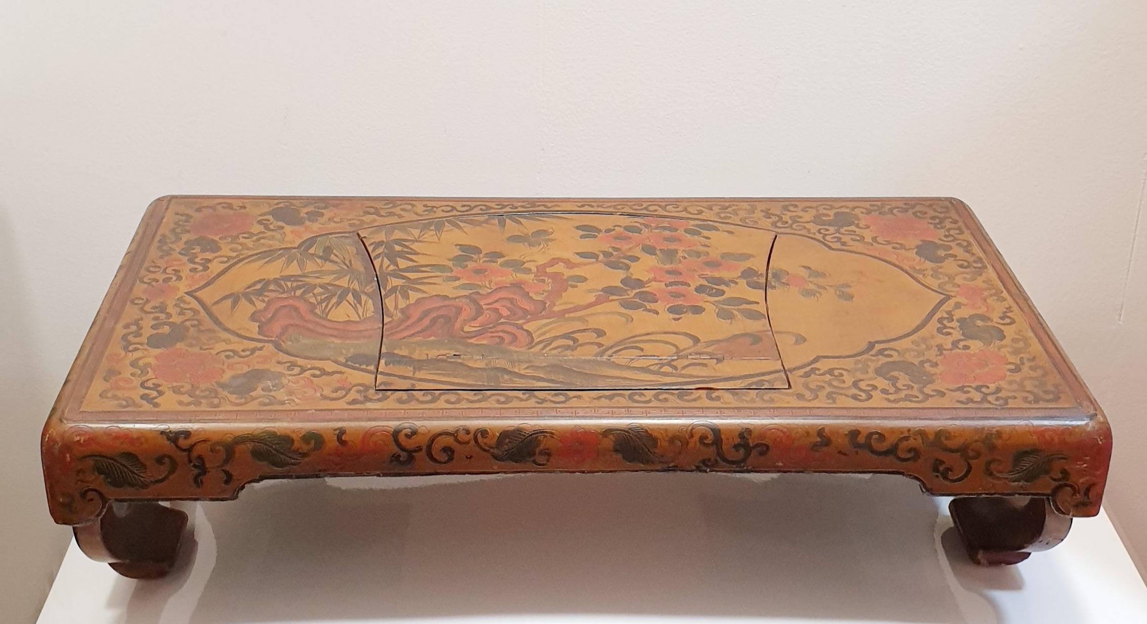 Chinese Lacquered book reading or book stool early 19th century. 
Beautiful golden lacquerd nature design book standing or book reading stool.
Measures 55 x 35 and height 17 with legs open. with legs close 5cm. 

PRADERA is a second generation