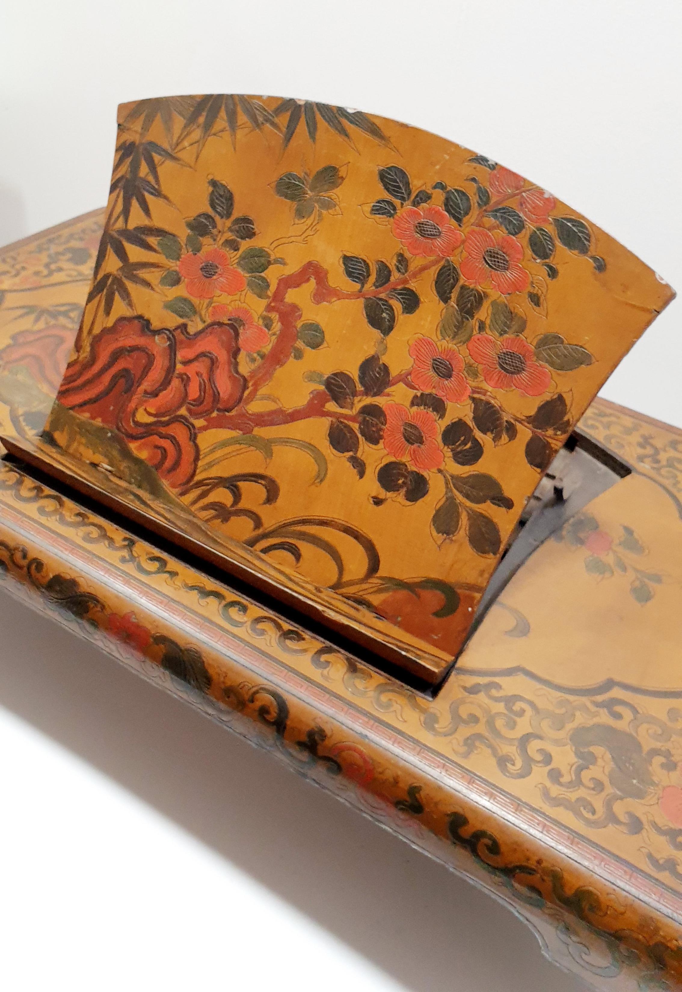 Chinese Lacquered Book Reading or Book Stool Early 19th Century For Sale 1