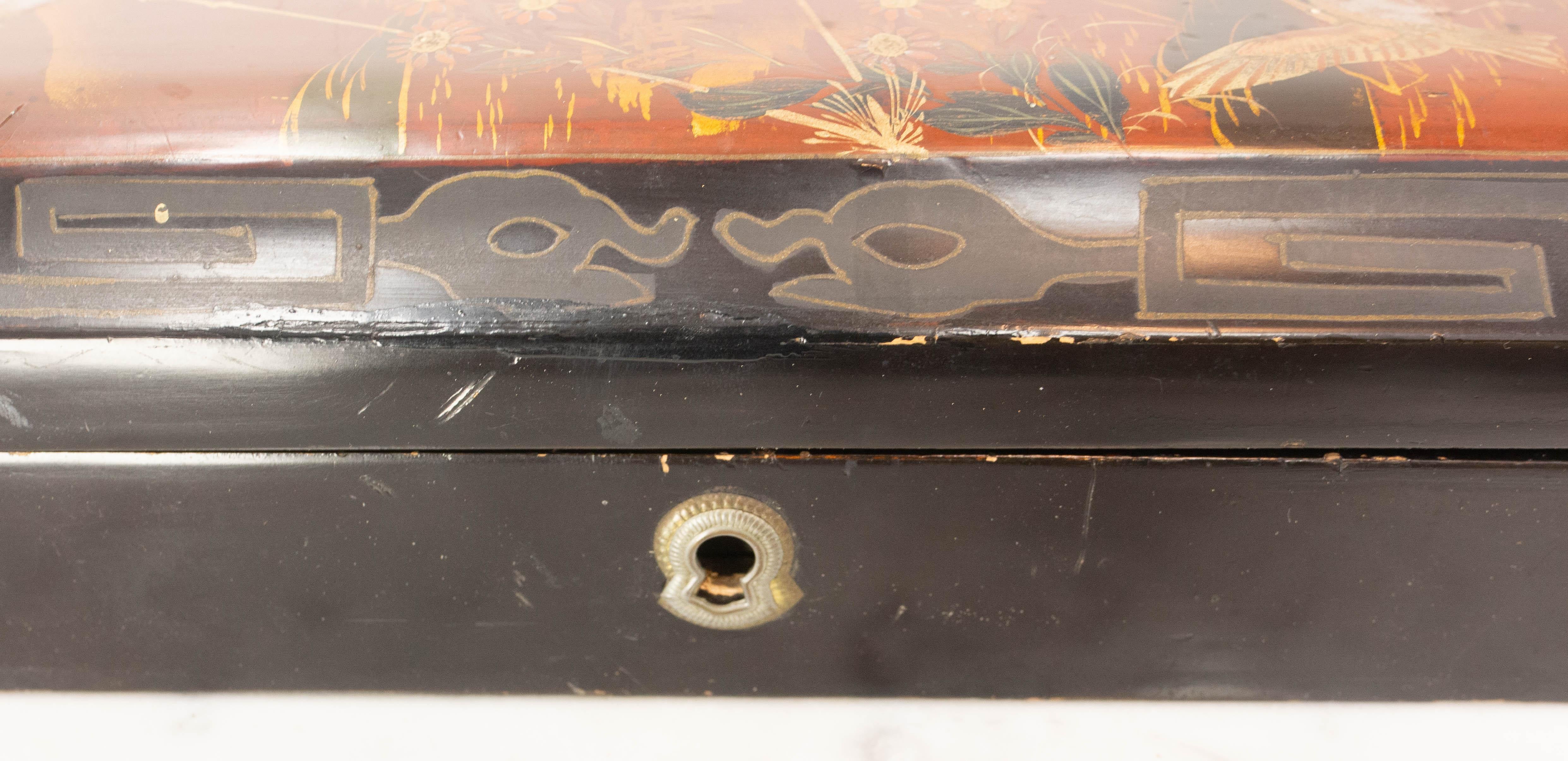 Chinese Lacquered Brush Box with Painted Birds, Late 19th Century For Sale 1