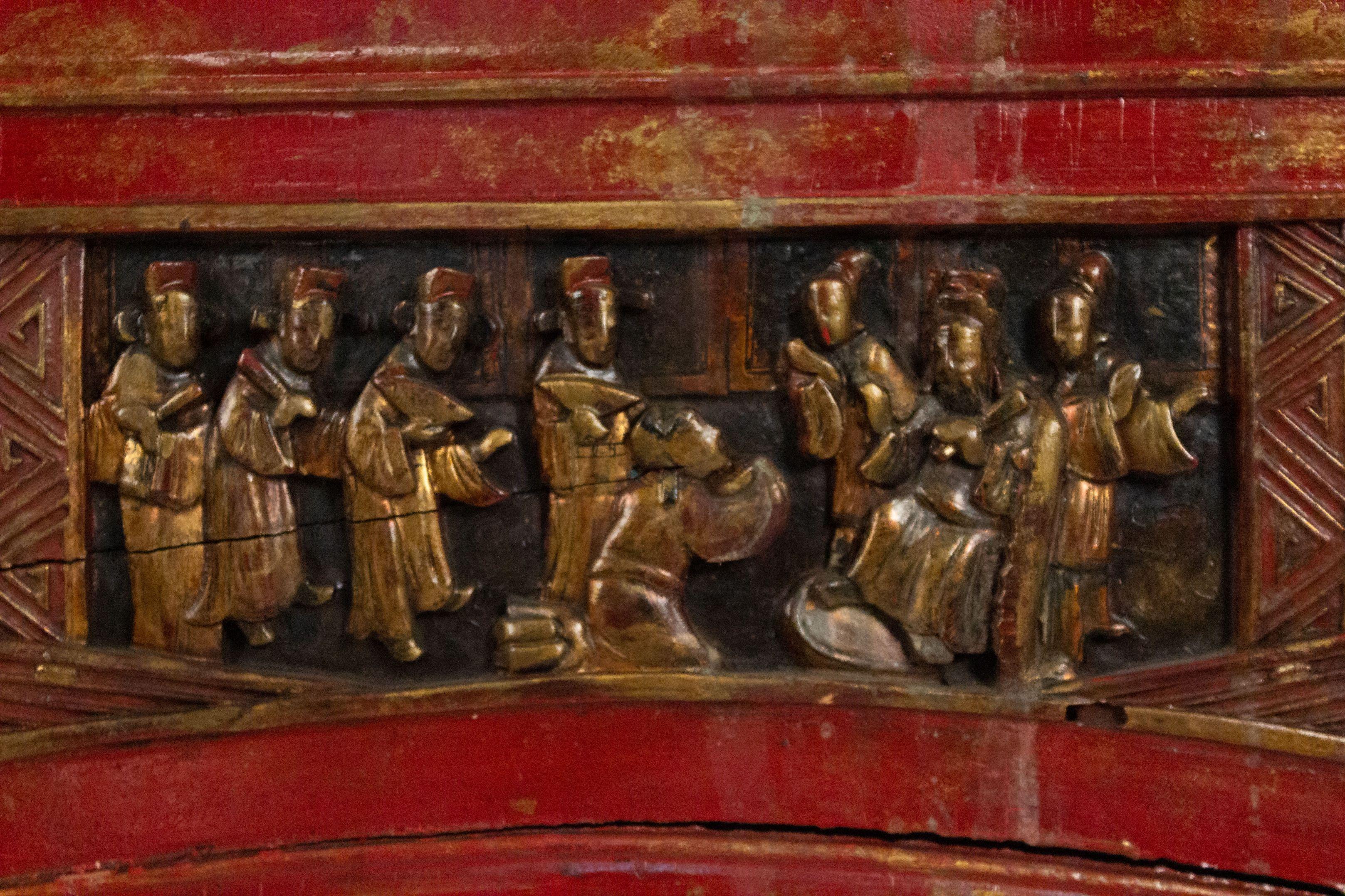 Chinese Lacquered Carved Wall Plaque In Good Condition For Sale In New York, NY
