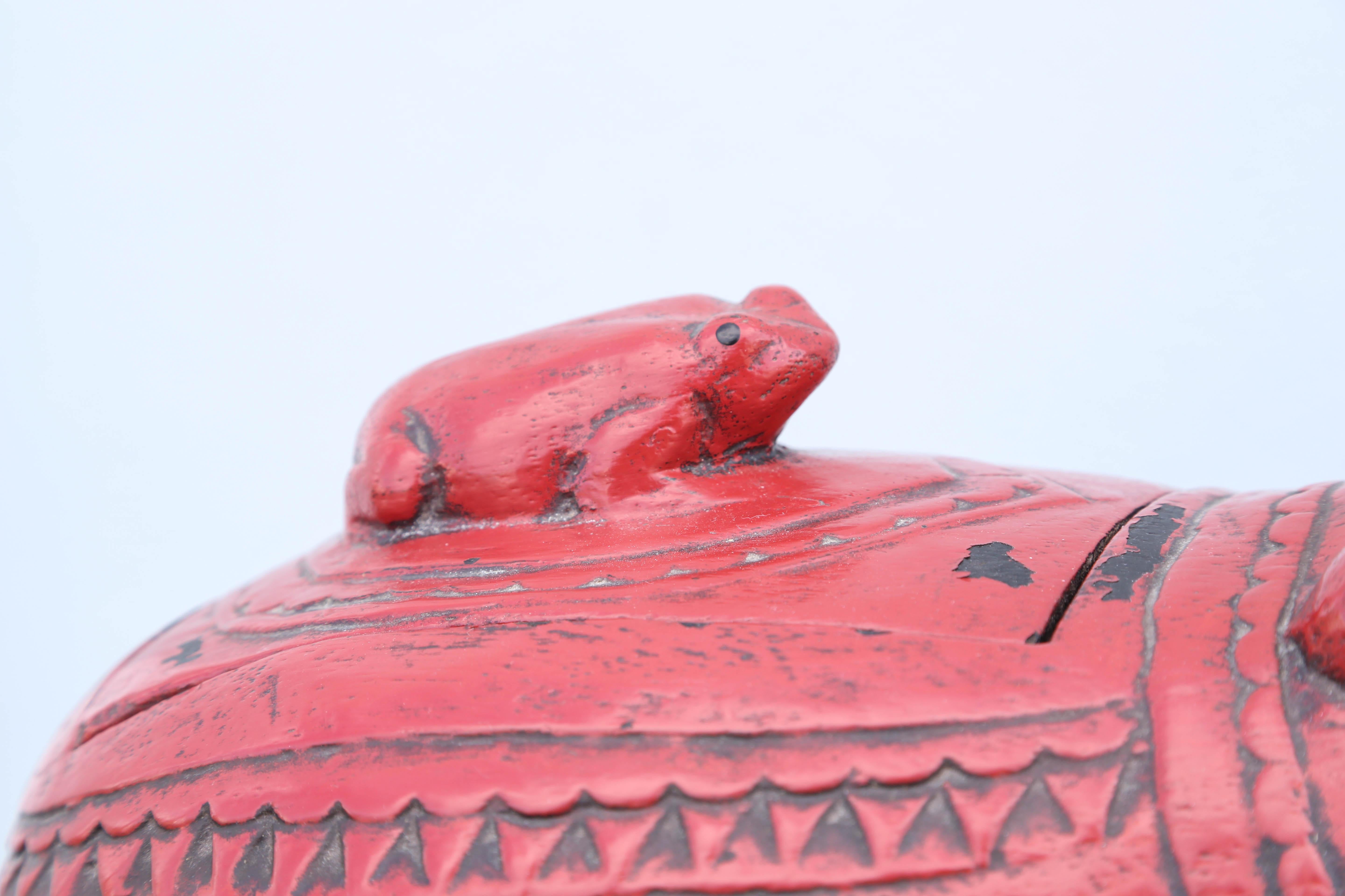 Chinese Lacquered Carved Wood Frog Box In Good Condition In West Palm Beach, FL