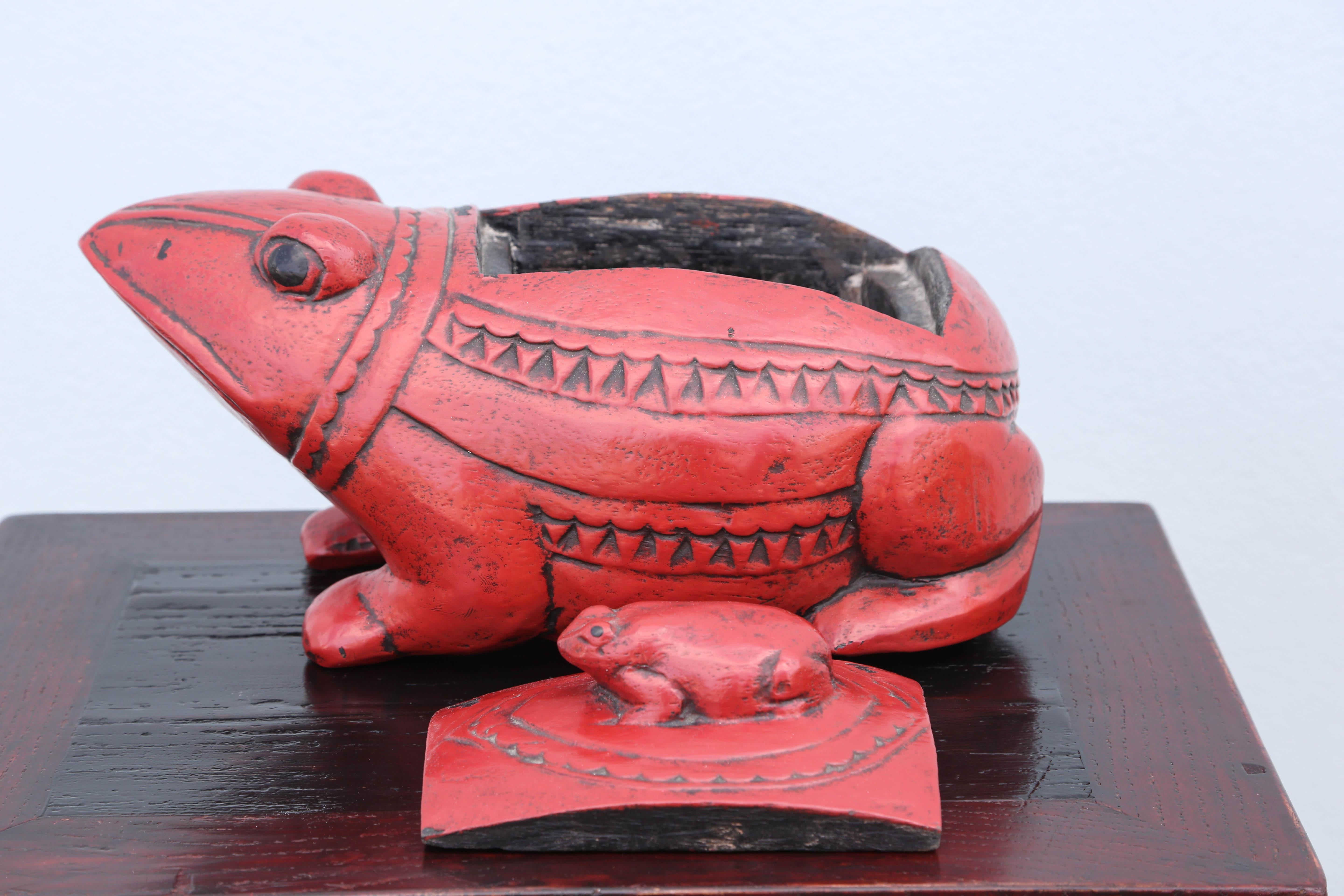 Chinese Lacquered Carved Wood Frog Box 2