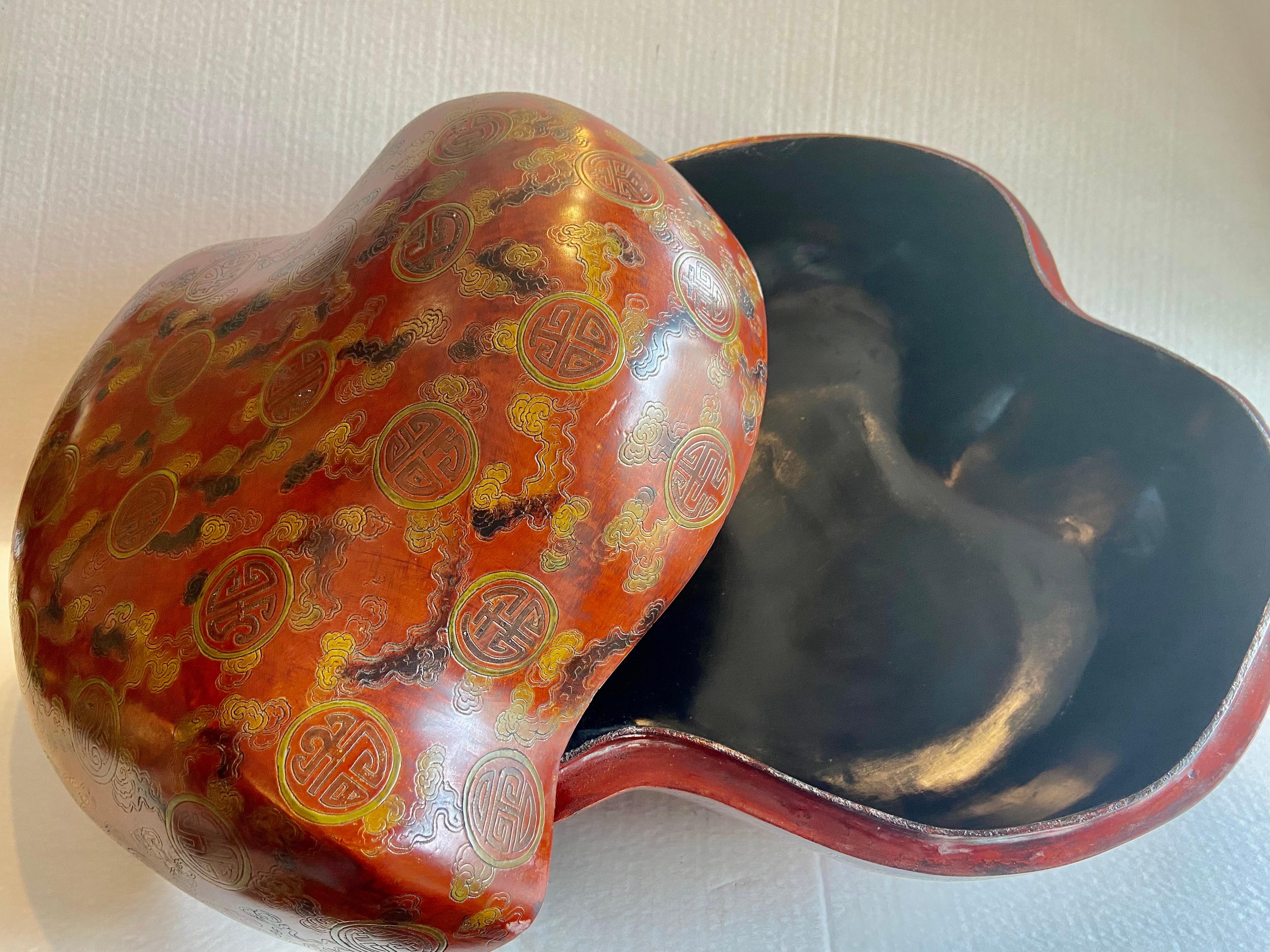 Hand-Crafted Chinese Lacquered Gift Box in the Shape of a Heart