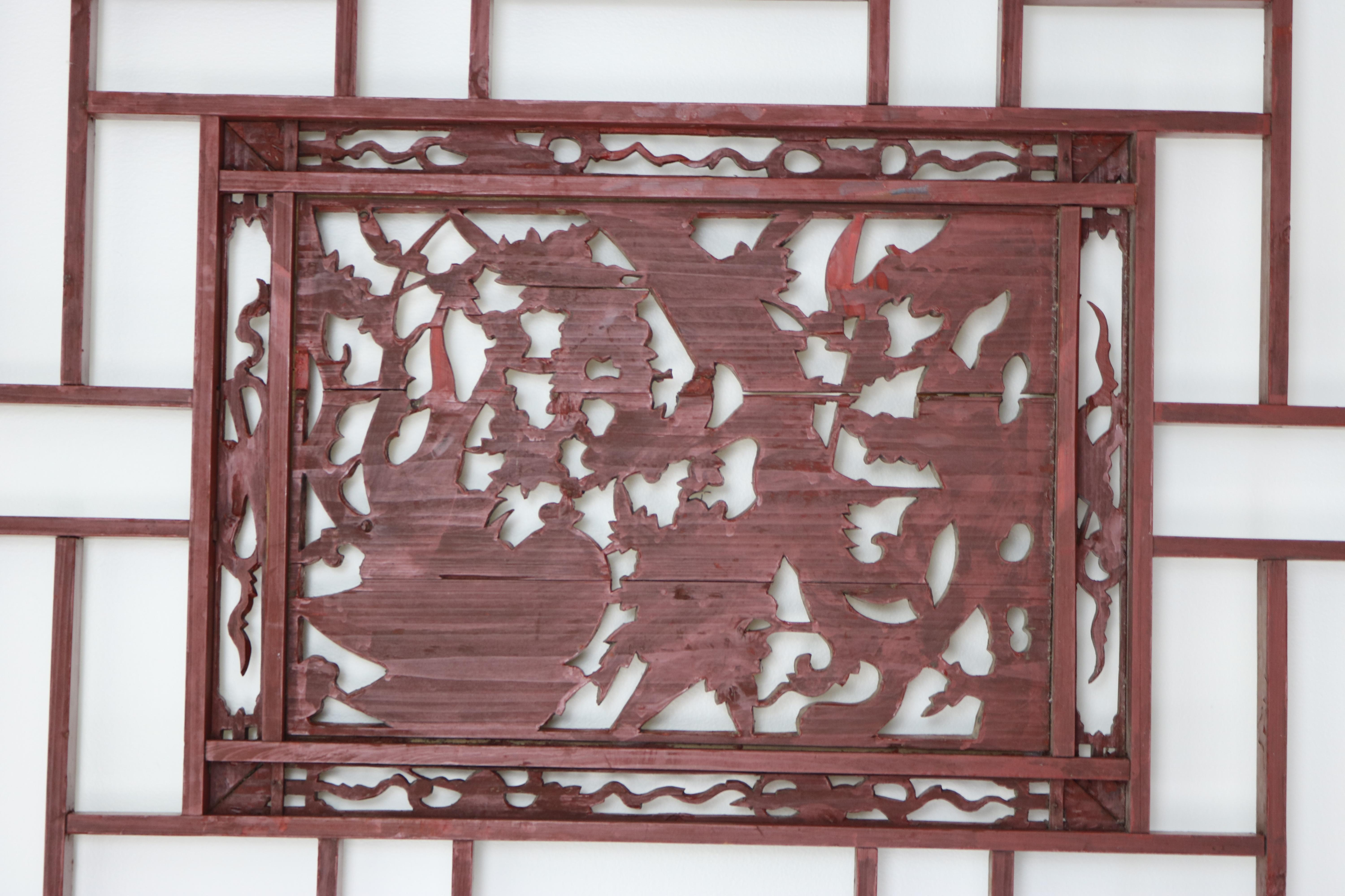 Huge Chinese Lacquered 22K Giltwood Architectural Carved Panel Lattice, 19th c. In Good Condition For Sale In West Palm Beach, FL