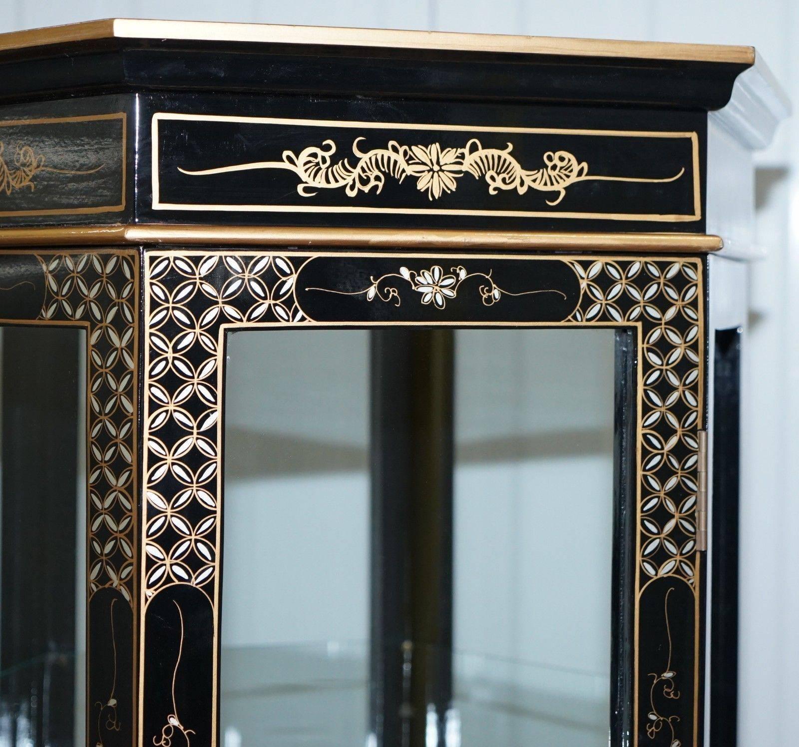 Hand-Carved Chinese Lacquered Hand-Painted Gold Leaf Mother-of-Pearl Inlay Display Cabinet