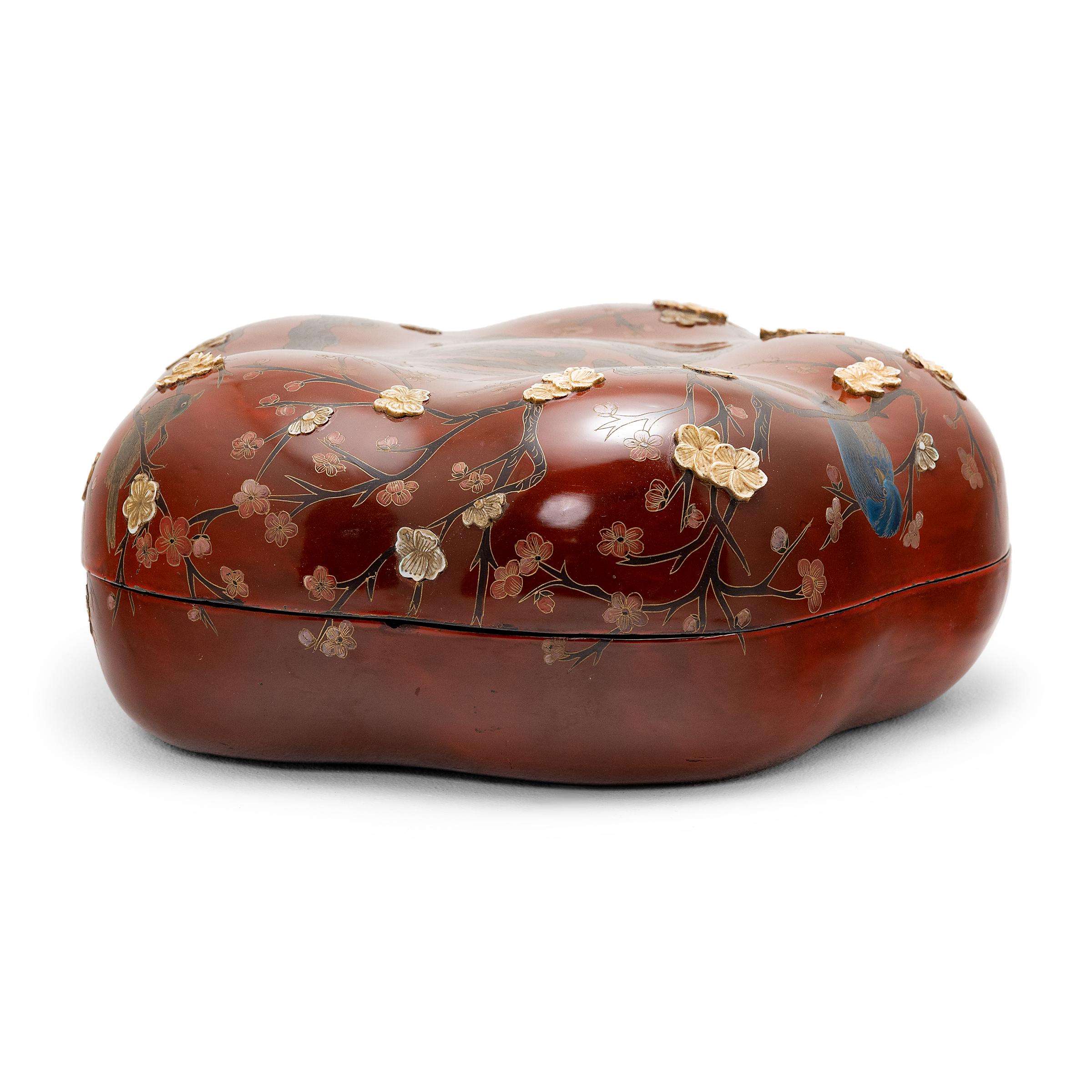Qing Chinese Lacquered Happiness Box with Birds & Blossoms, c. 1900 For Sale
