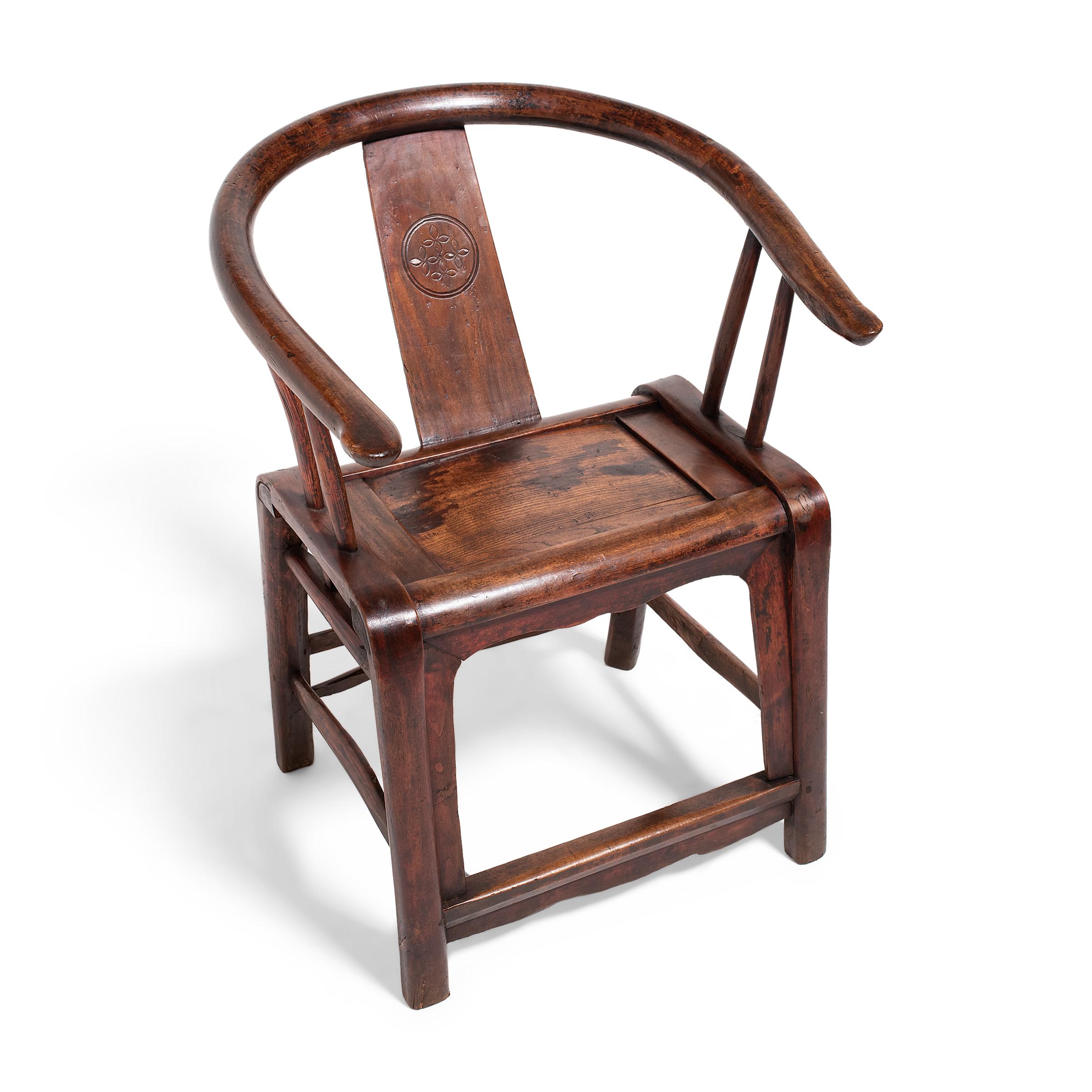 Chinese Lacquered Roundback Chair, c. 1850 In Good Condition For Sale In Chicago, IL