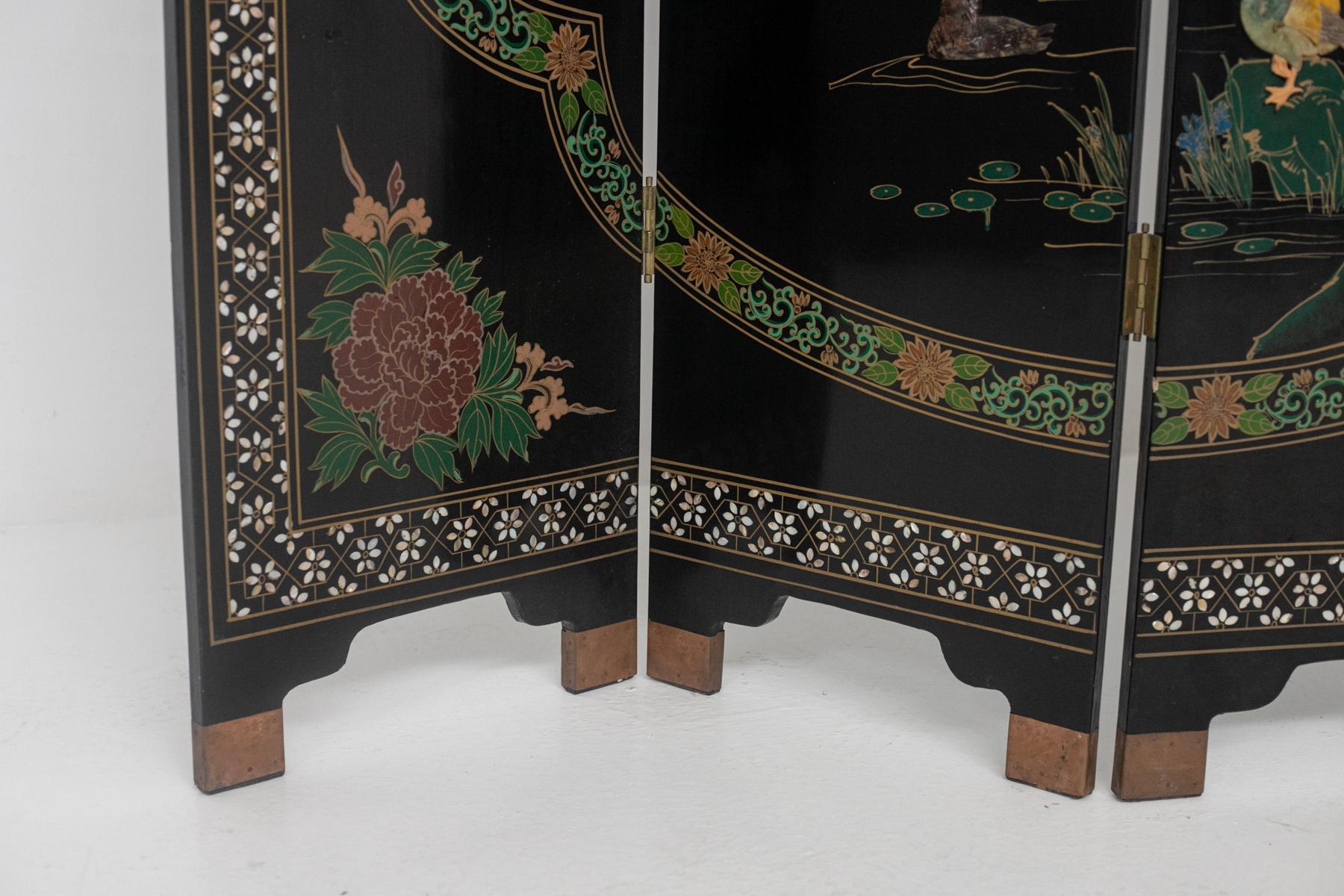 Chinese Lacquered Wood Screen with Inlaid Stones 4