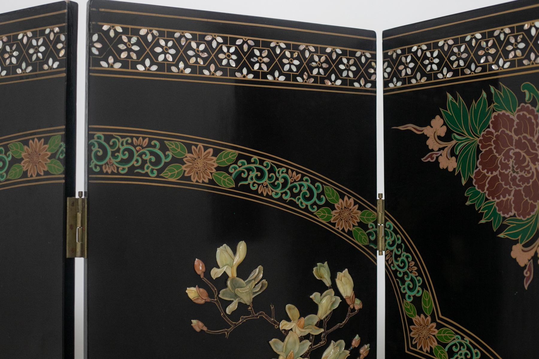 Chinese Lacquered Wood Screen with Inlaid Stones 7
