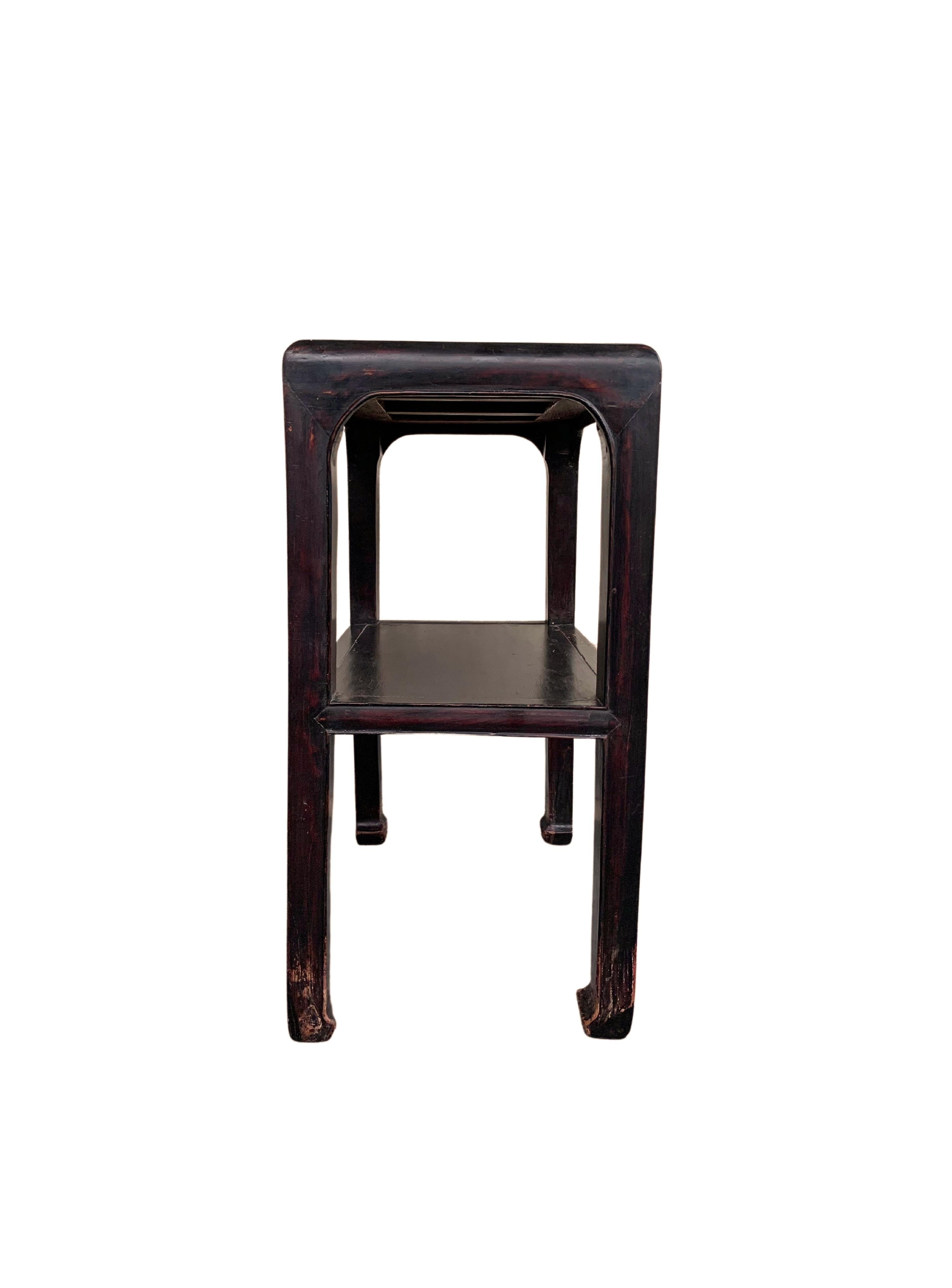 Chinese Lacquered Wooden Table with Curved Legs, c. 1950 For Sale 2
