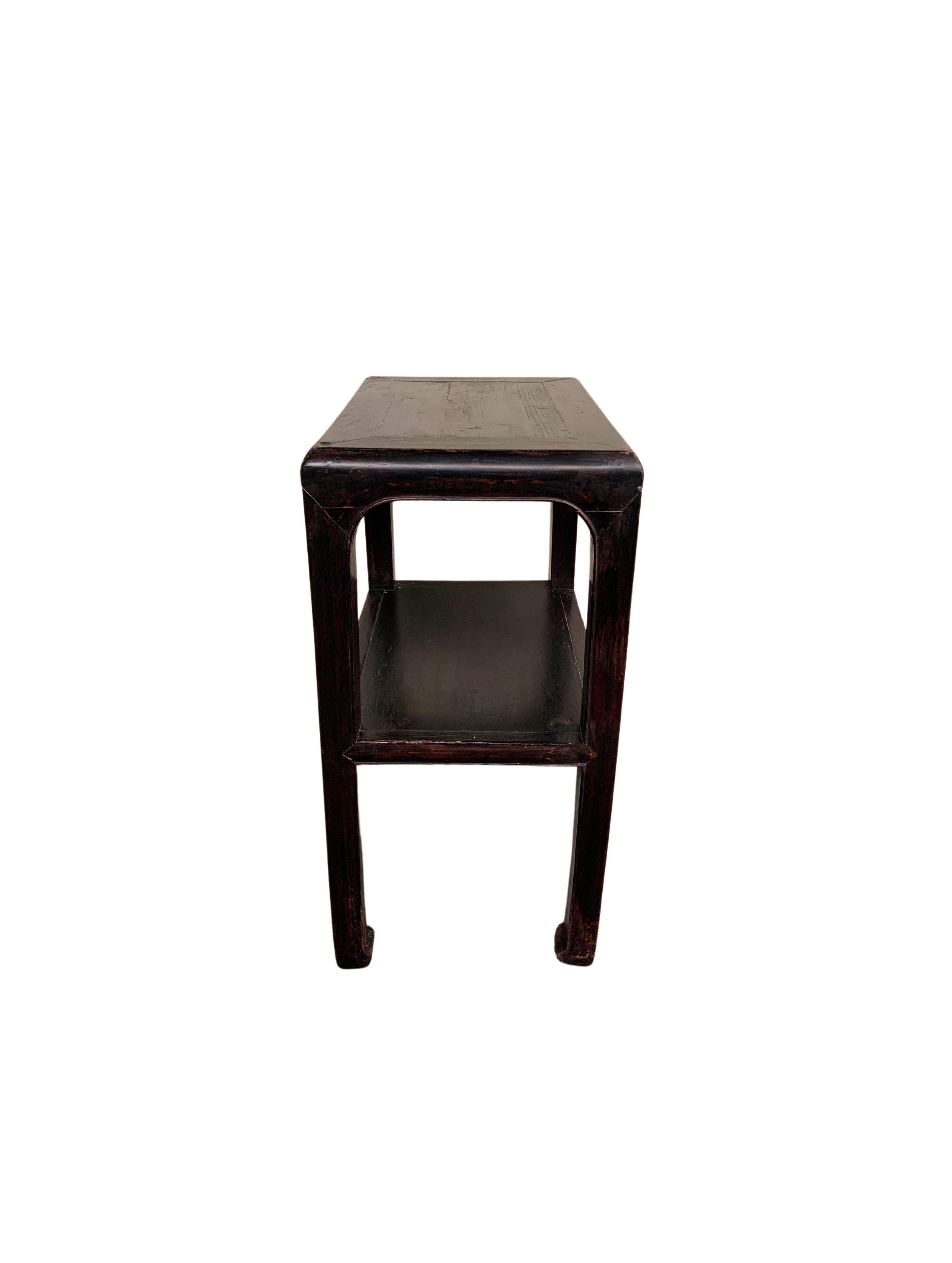 Chinese Lacquered Wooden Table with Curved Legs, c. 1950 For Sale 3