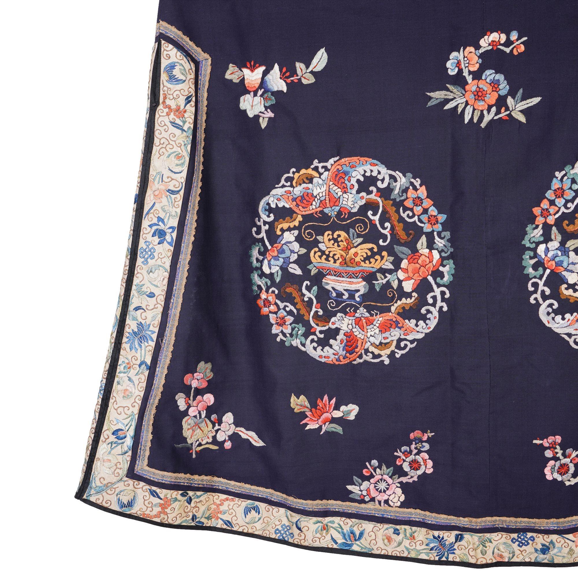 Chinesische Damen-Seidenjacke, um 1890 im Angebot 7