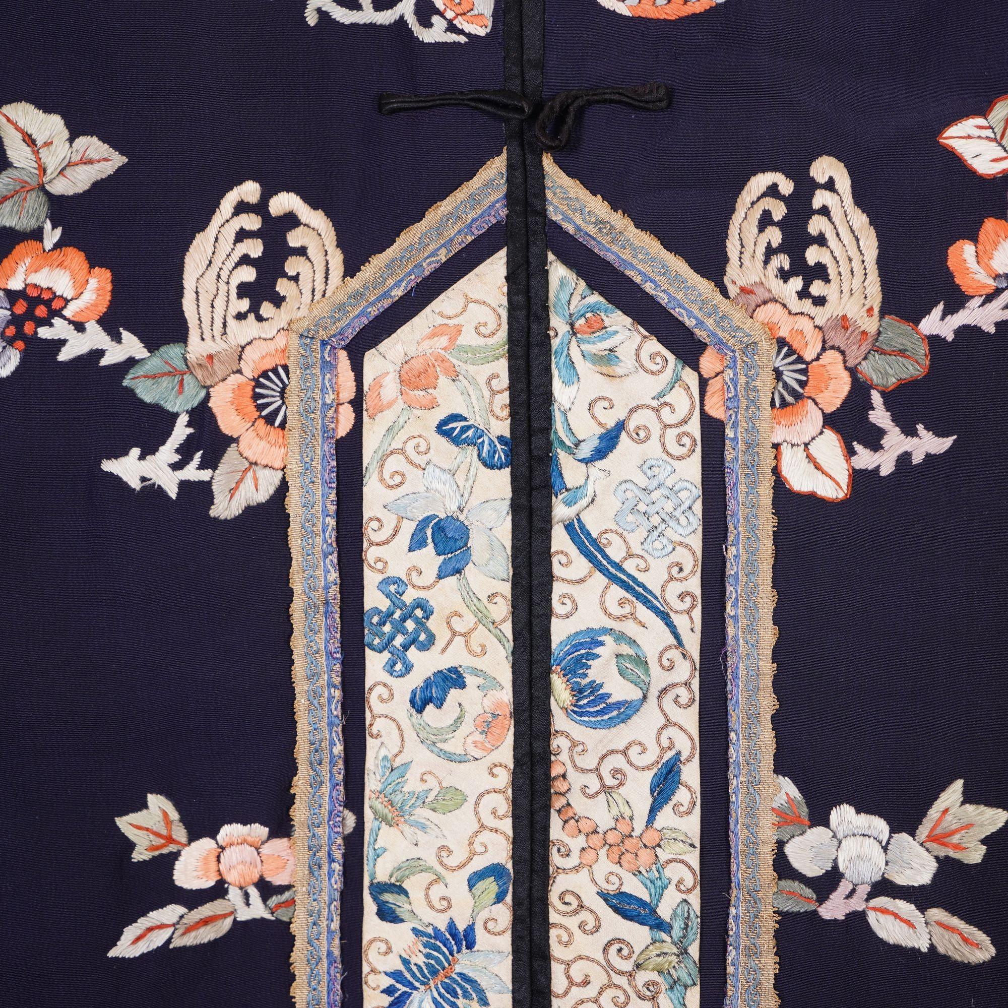 Chinesische Damen-Seidenjacke, um 1890 im Zustand „Gut“ im Angebot in Kenilworth, IL