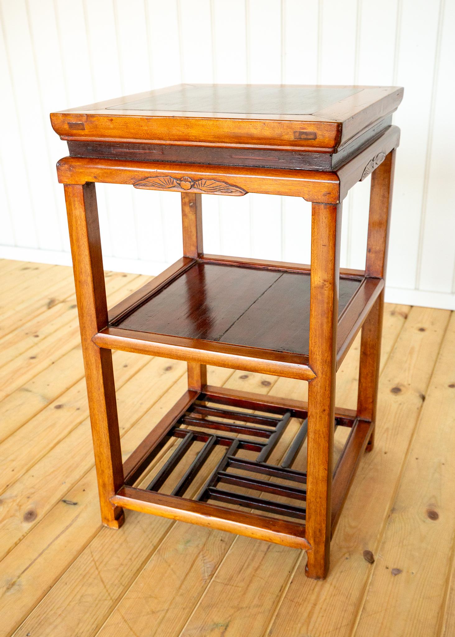 Lampe chinoise Table d'appoint Ancienne Frettée bicolore Blonde Rouge érudite Table à thé en vente 4