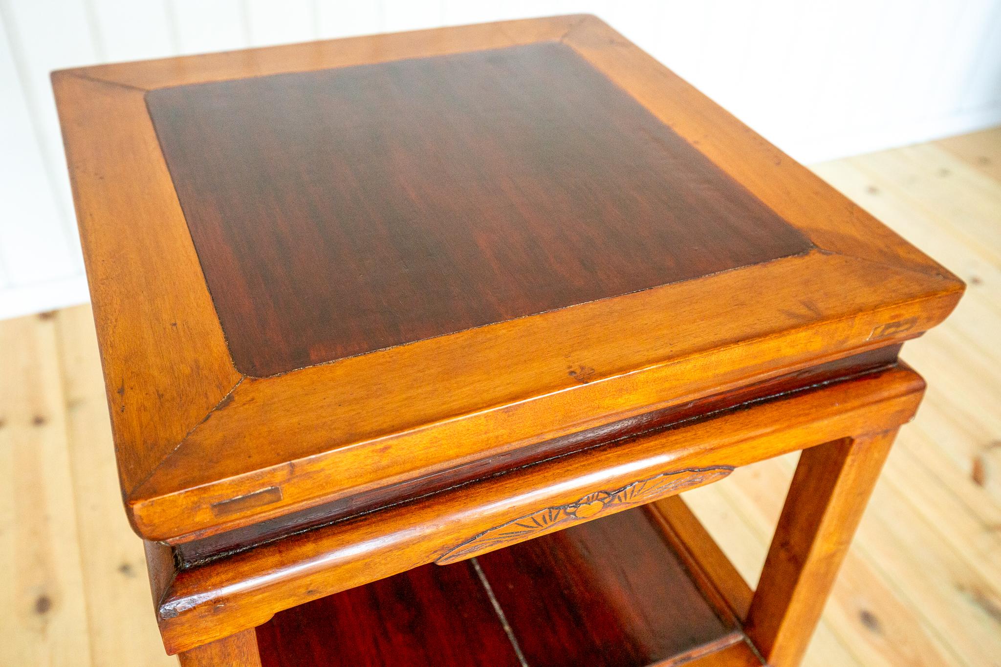 Lampe chinoise Table d'appoint Ancienne Frettée bicolore Blonde Rouge érudite Table à thé en vente 5