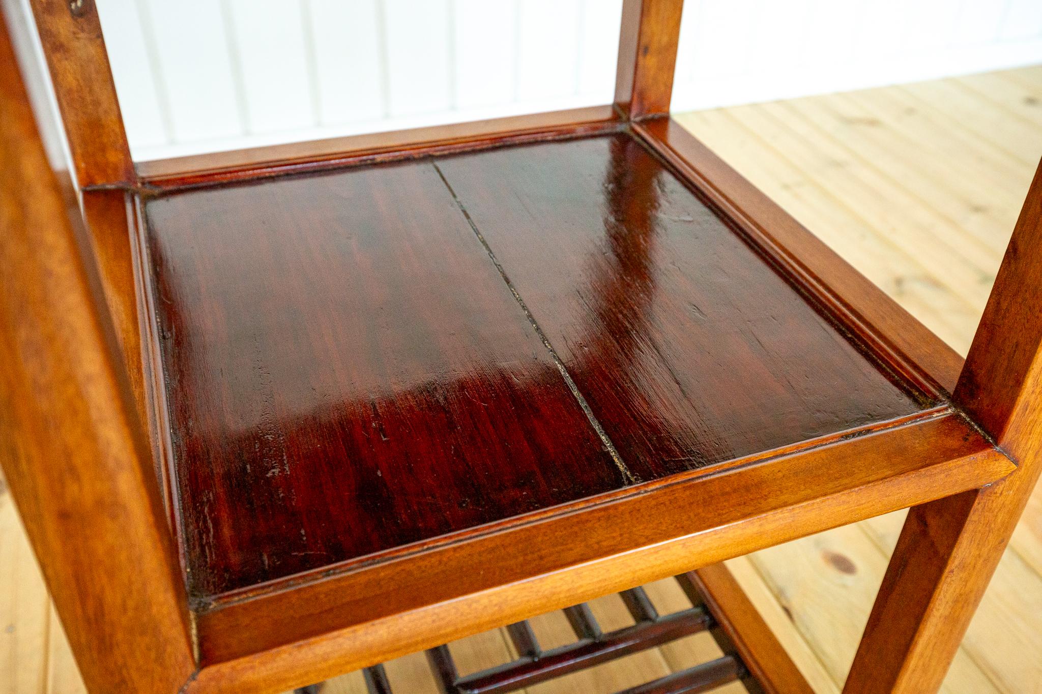 Lampe chinoise Table d'appoint Ancienne Frettée bicolore Blonde Rouge érudite Table à thé en vente 6