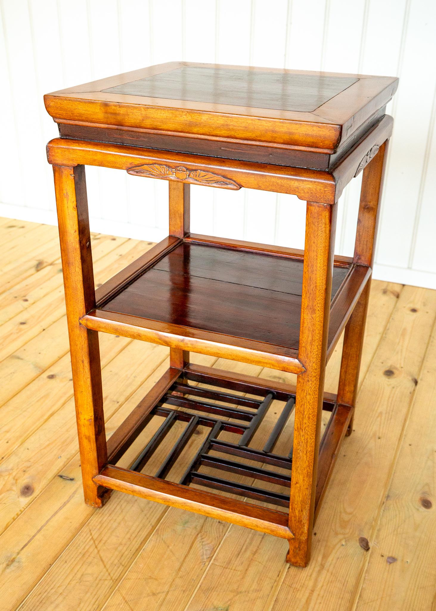 Lampe chinoise Table d'appoint Ancienne Frettée bicolore Blonde Rouge érudite Table à thé en vente 8