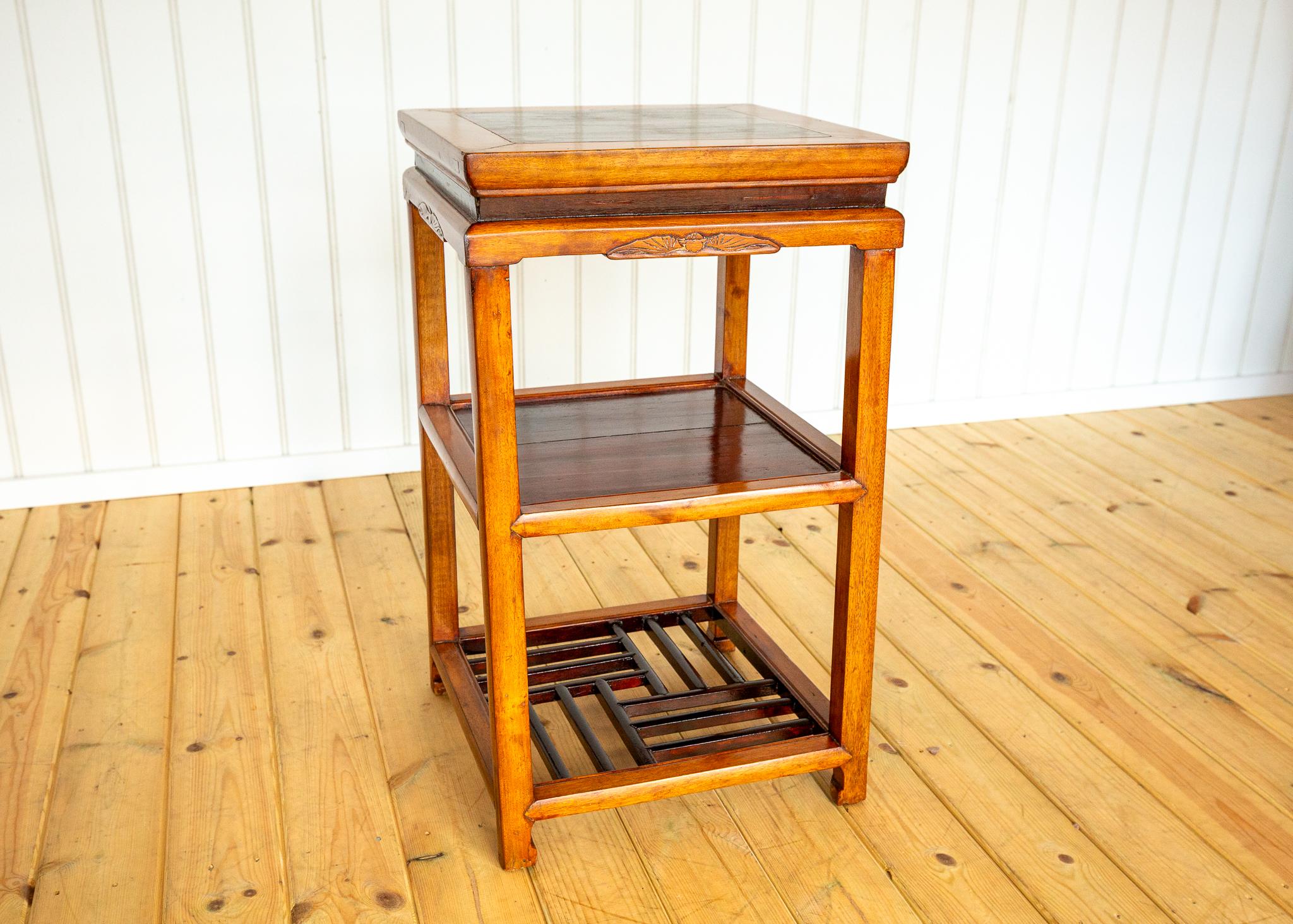 Lampe chinoise Table d'appoint Ancienne Frettée bicolore Blonde Rouge érudite Table à thé en vente 9