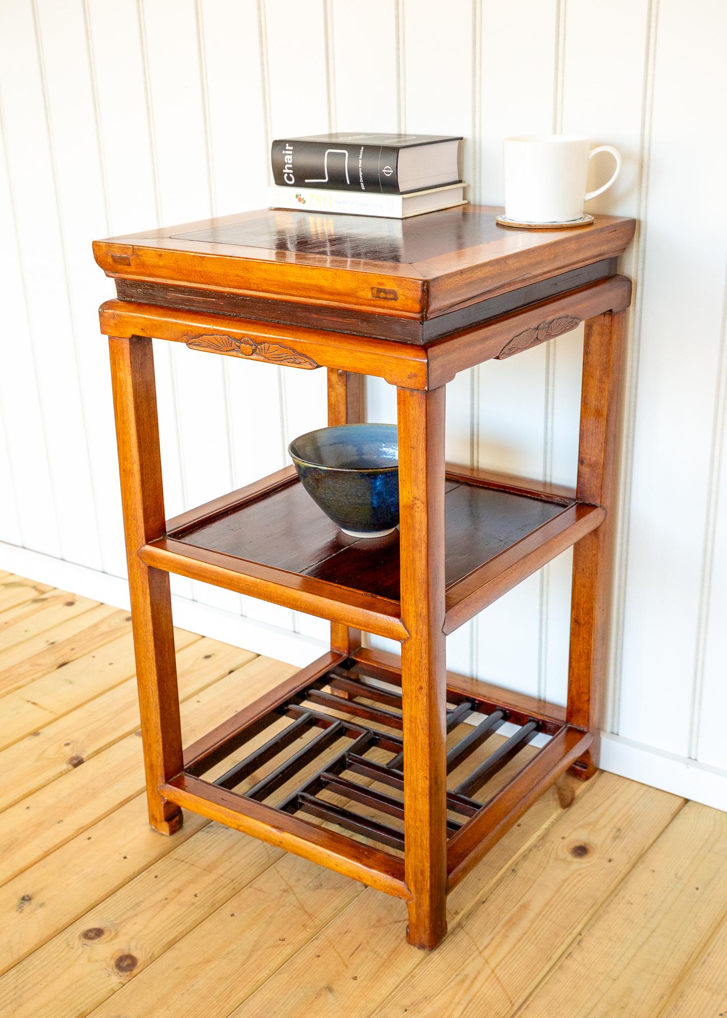 Lampe chinoise Table d'appoint Ancienne Frettée bicolore Blonde Rouge érudite Table à thé en vente 10