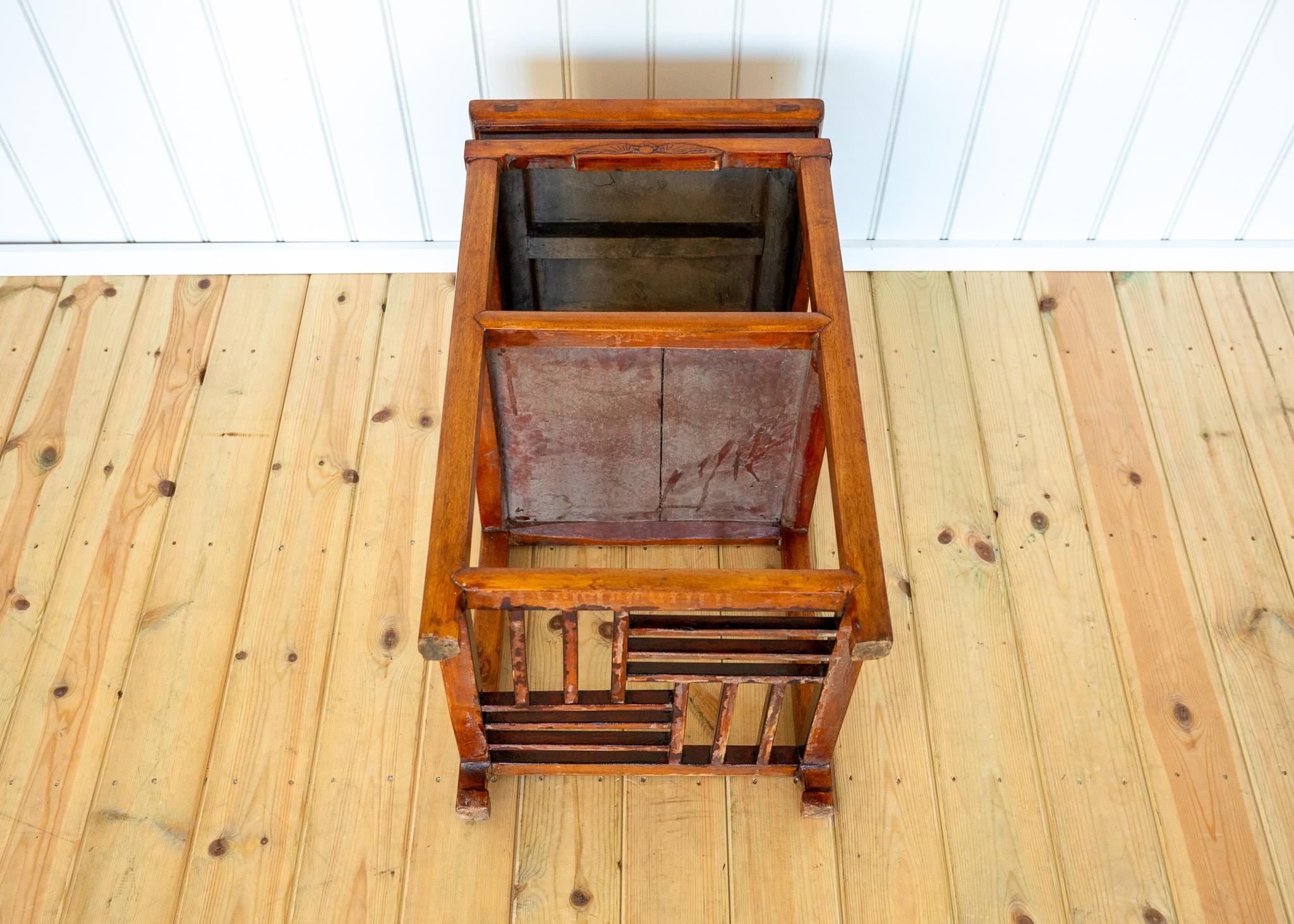 Lampe chinoise Table d'appoint Ancienne Frettée bicolore Blonde Rouge érudite Table à thé en vente 12