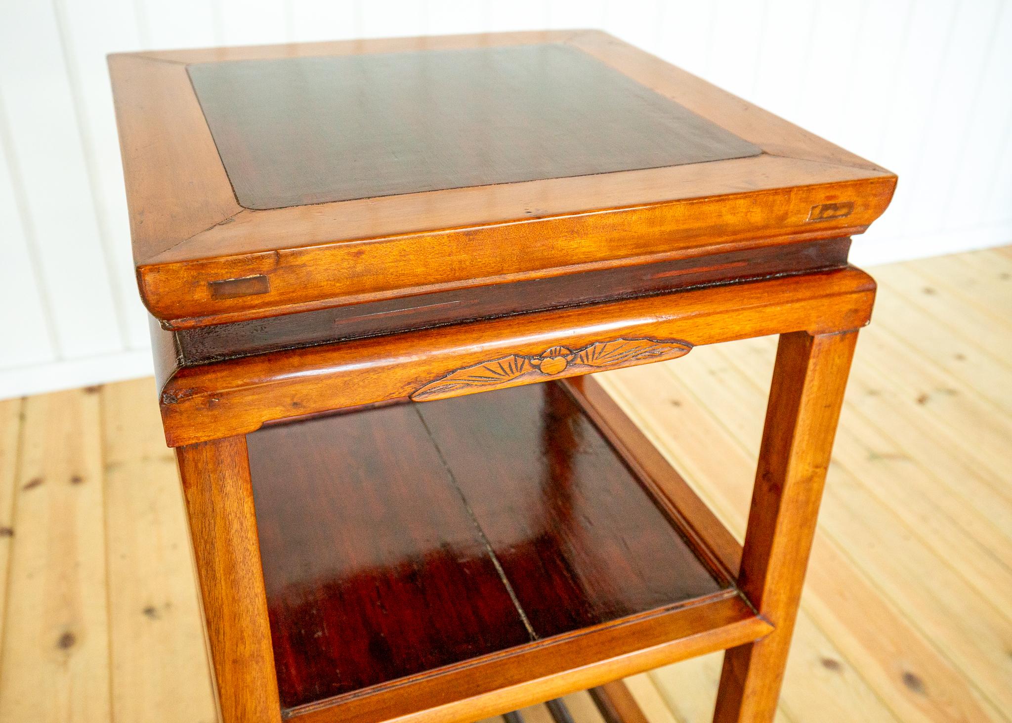 XIXe siècle Lampe chinoise Table d'appoint Ancienne Frettée bicolore Blonde Rouge érudite Table à thé en vente