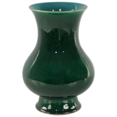 Vase en porcelaine sur pied émaillé vert émeraude Langyao de Chine