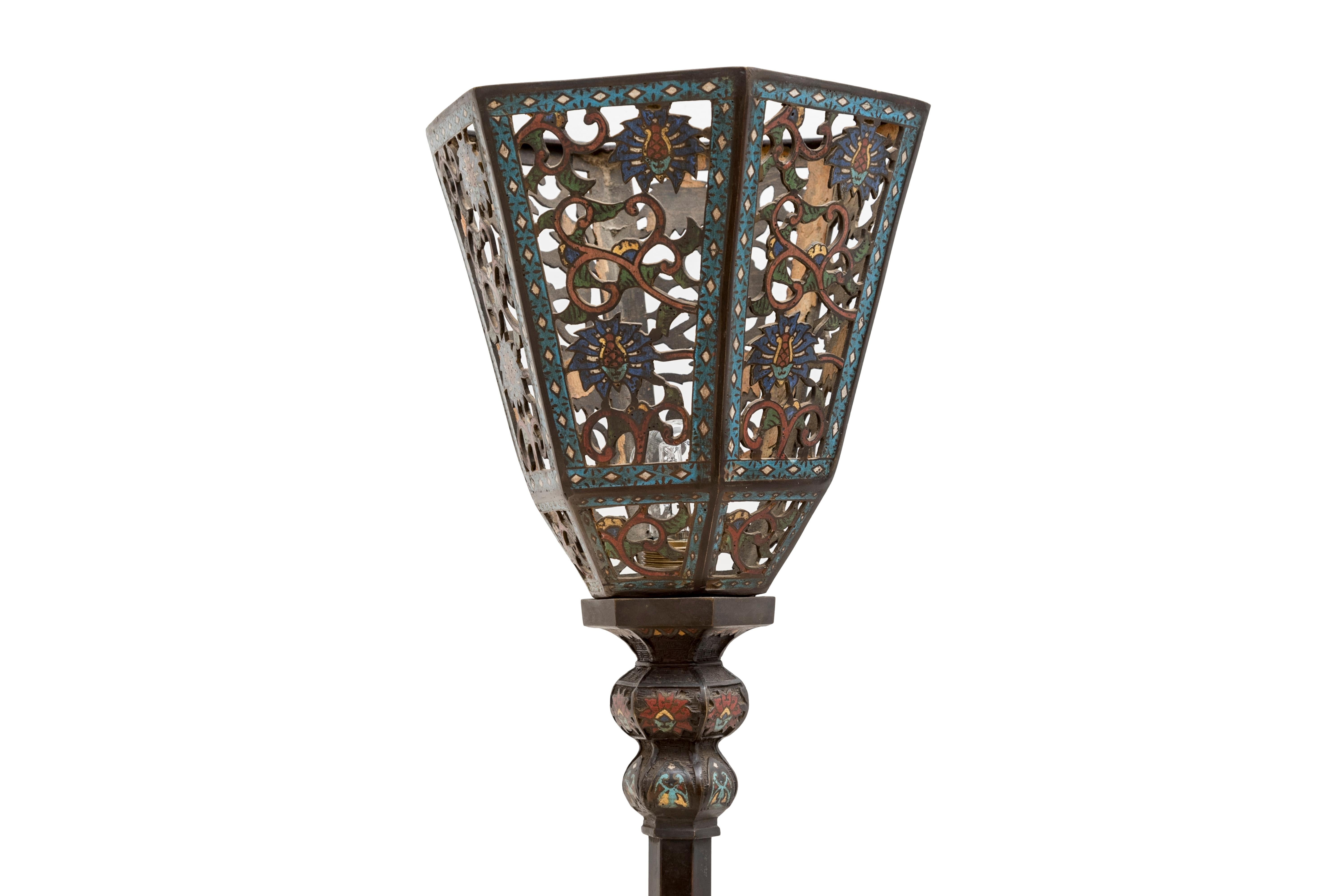 Japanese lantern in cast iron decorated with colourfull enameled champleve. In Good Condition For Sale In PARIS, FR